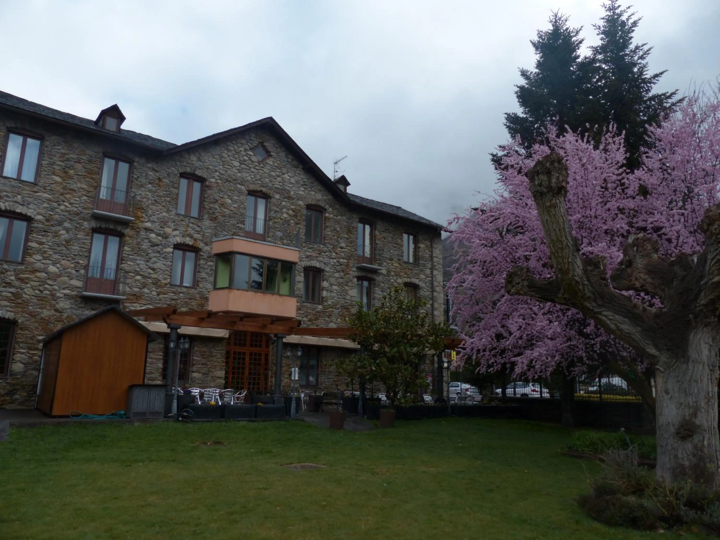 Property building in Hostal Vall D'Aneu by Arcas & Sambola