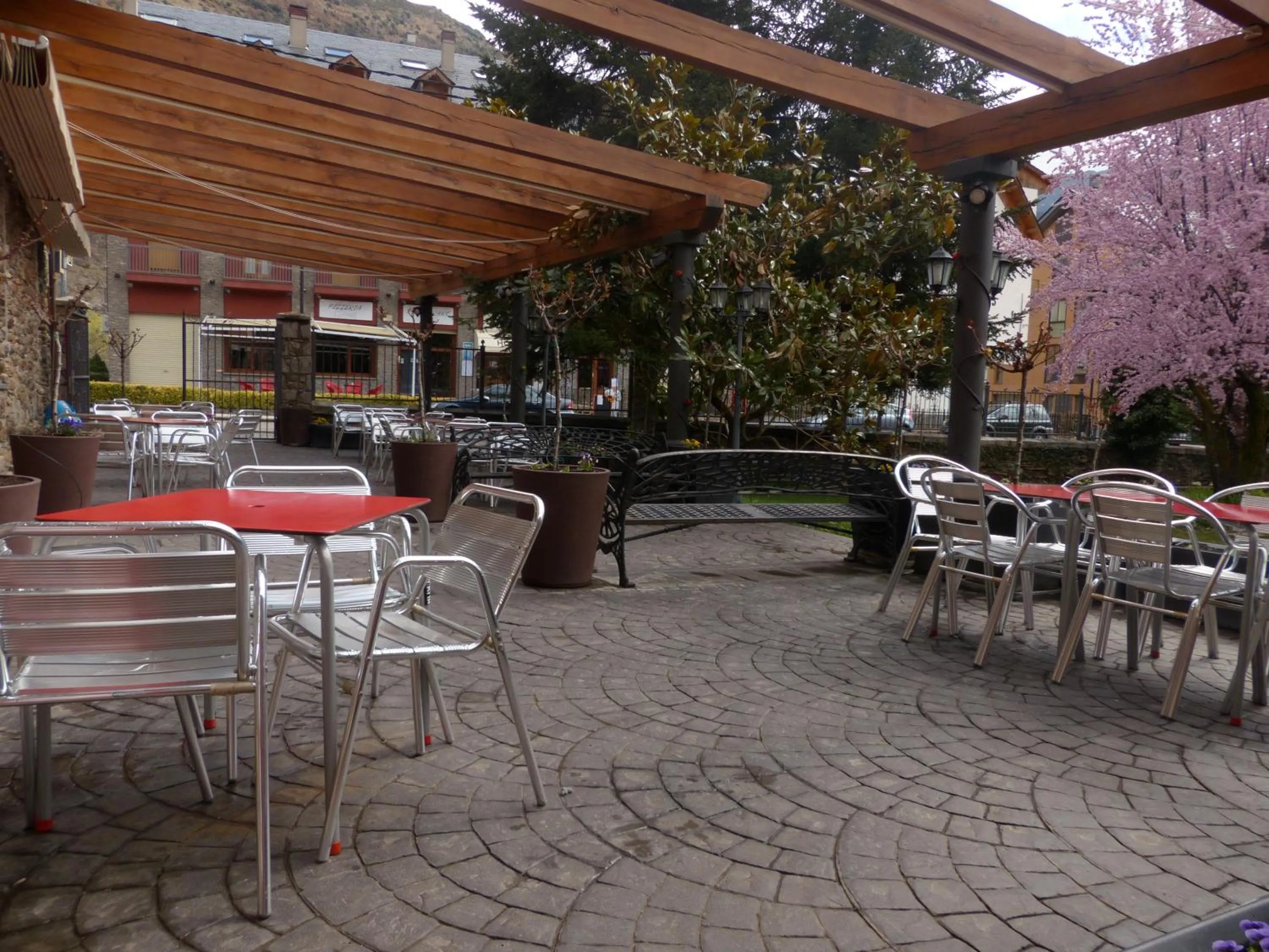 Day in Hostal Vall D'Aneu by Arcas & Sambola