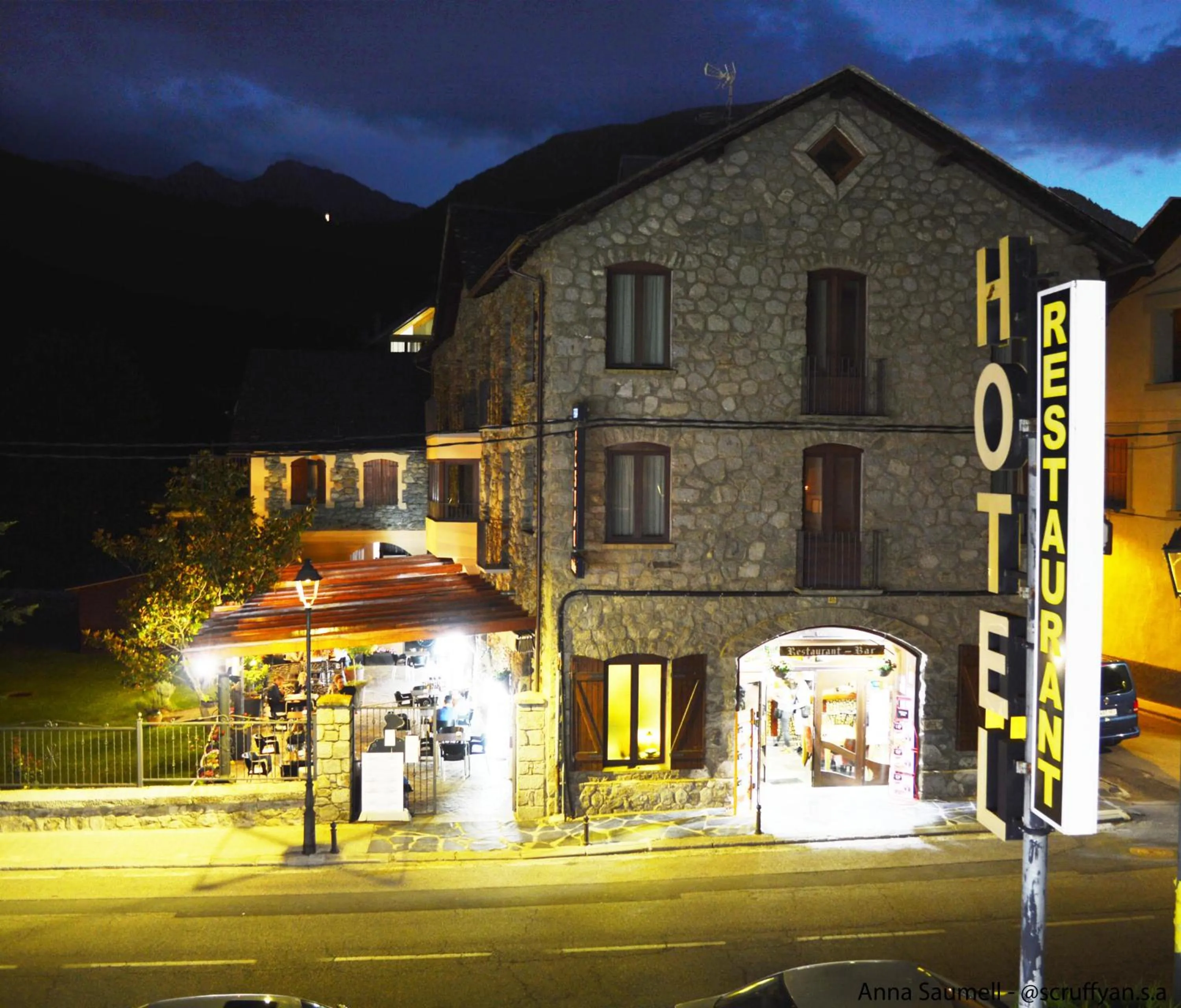 Facade/entrance in Hostal Vall D'Aneu by Arcas & Sambola