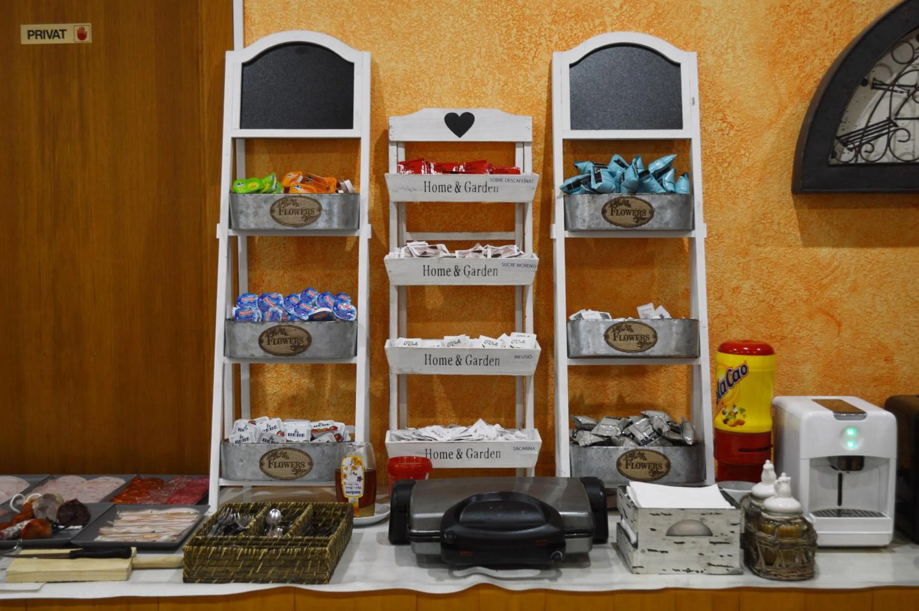 Breakfast in Hostal Vall D'Aneu by Arcas & Sambola