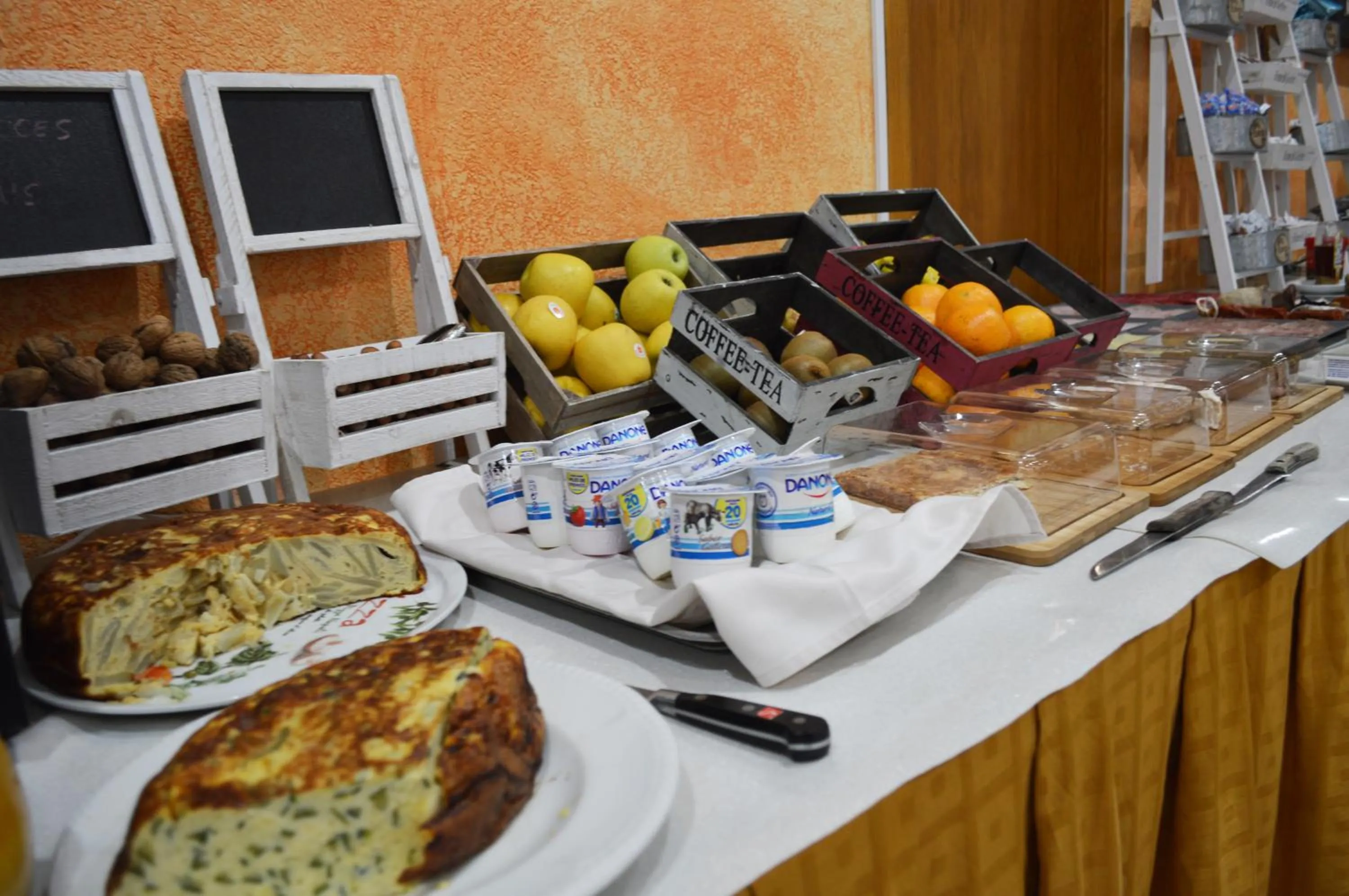 Breakfast in Hostal Vall D'Aneu by Arcas & Sambola