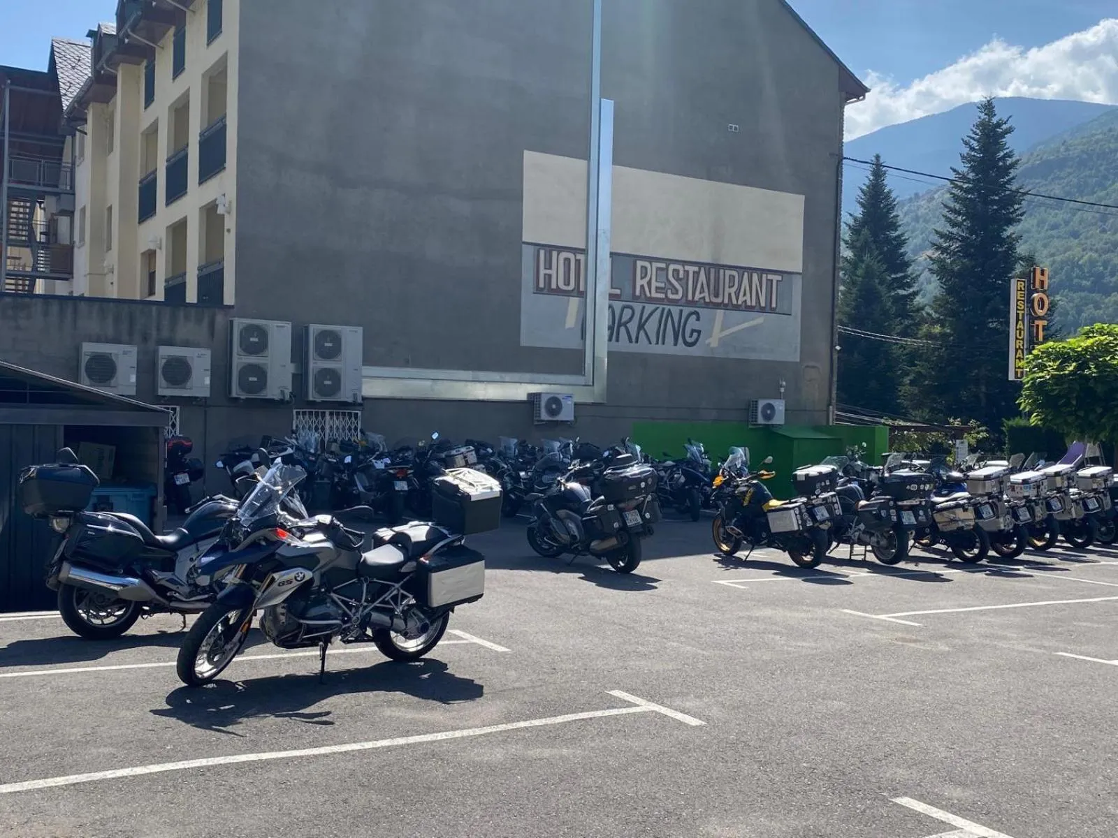 Parking in Hostal Vall D'Aneu by Arcas & Sambola