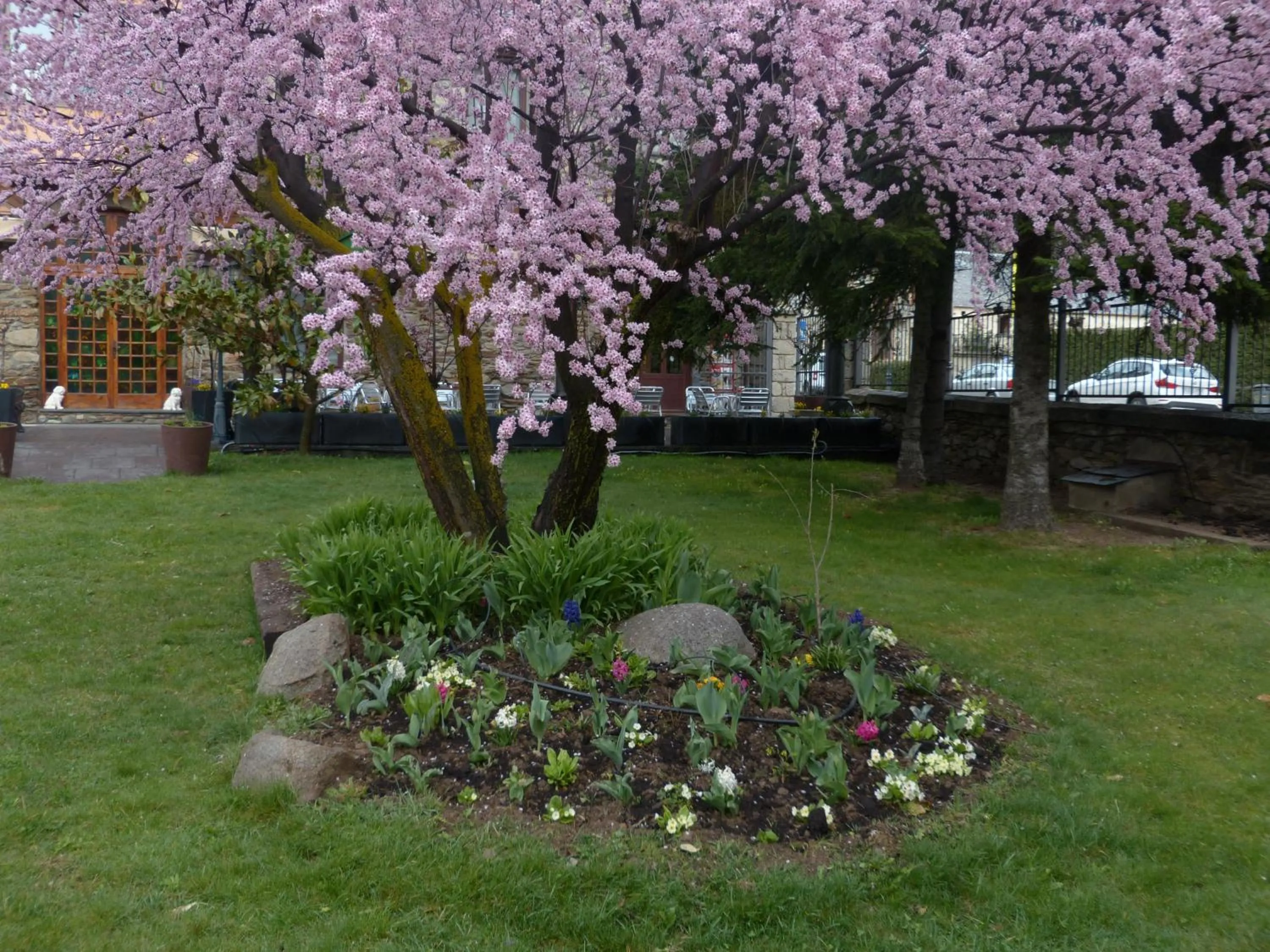 Day in Hostal Vall D'Aneu by Arcas & Sambola