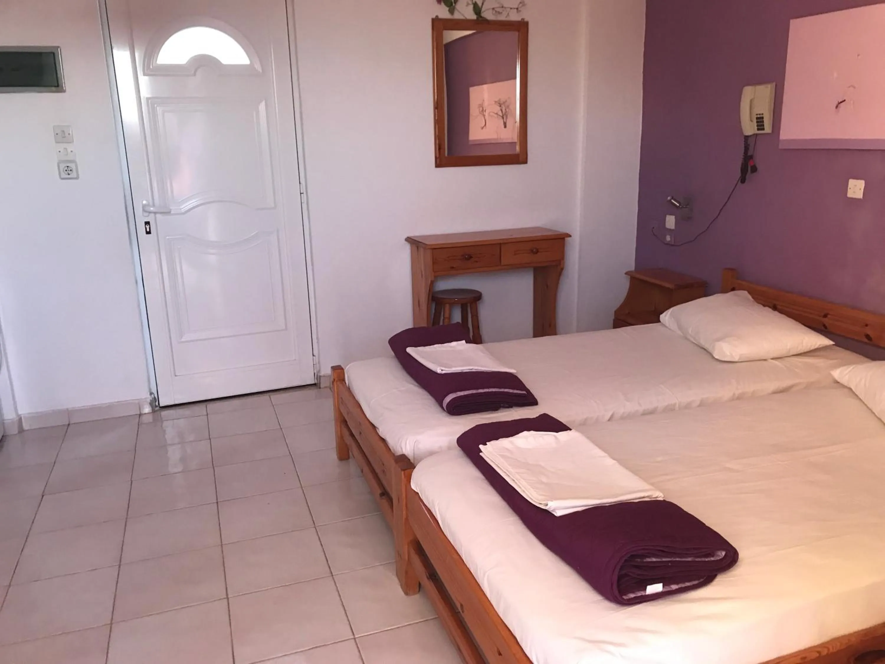 Sunrise in Tholos Rooms