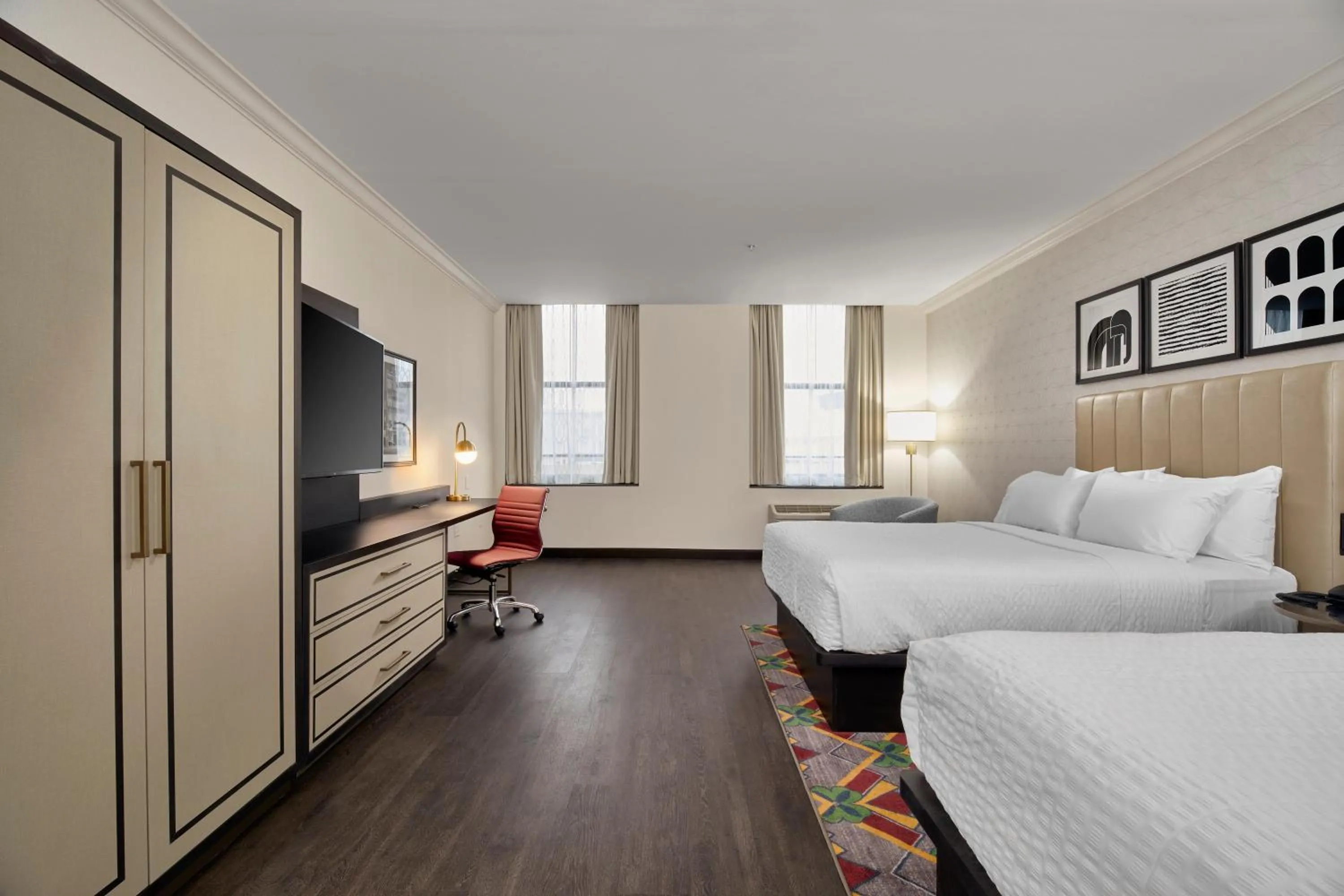 Photo of the whole room, Bed in Hotel Indigo Cleveland Downtown by IHG