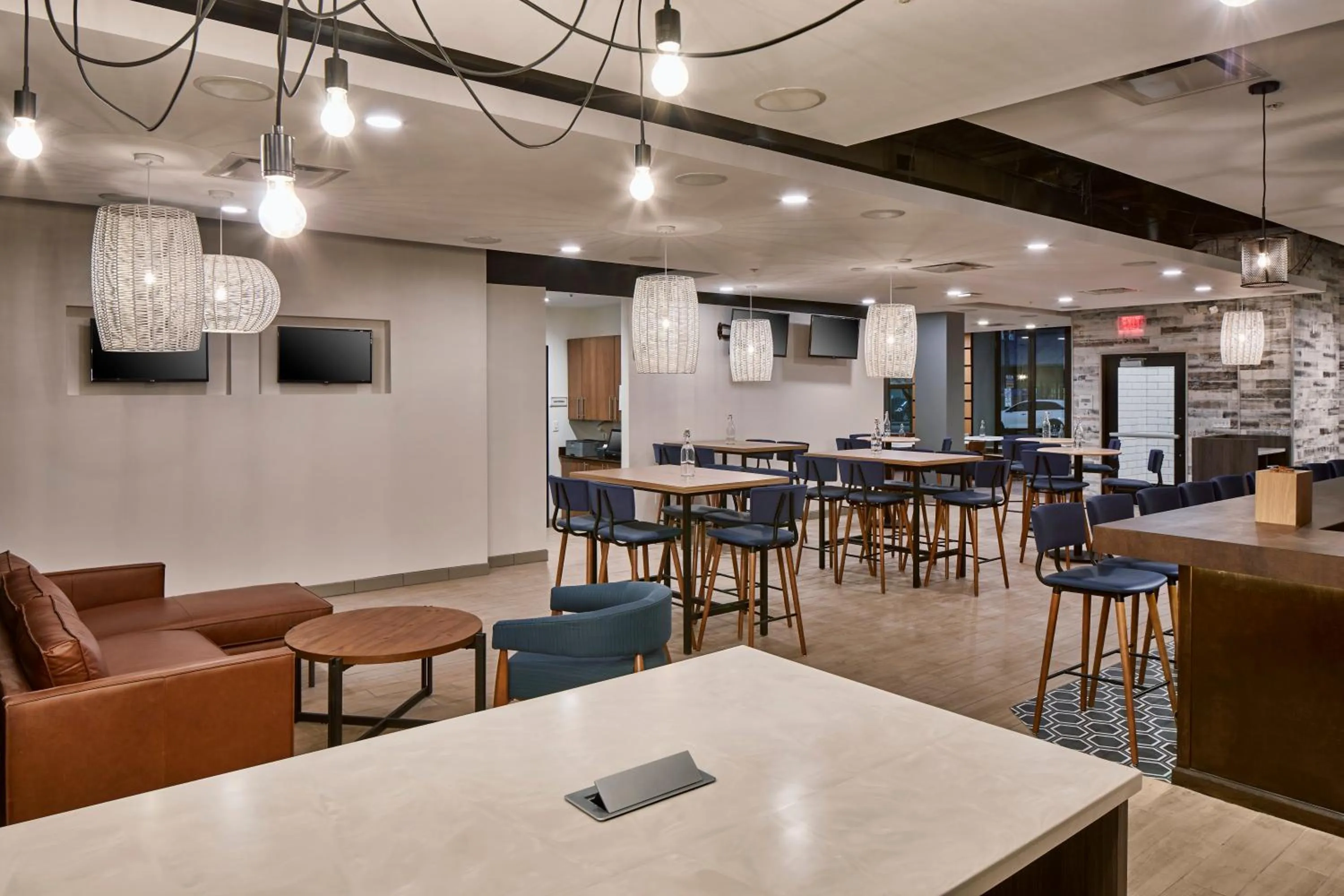 Restaurant/places to eat in Hotel Indigo Cleveland Downtown by IHG