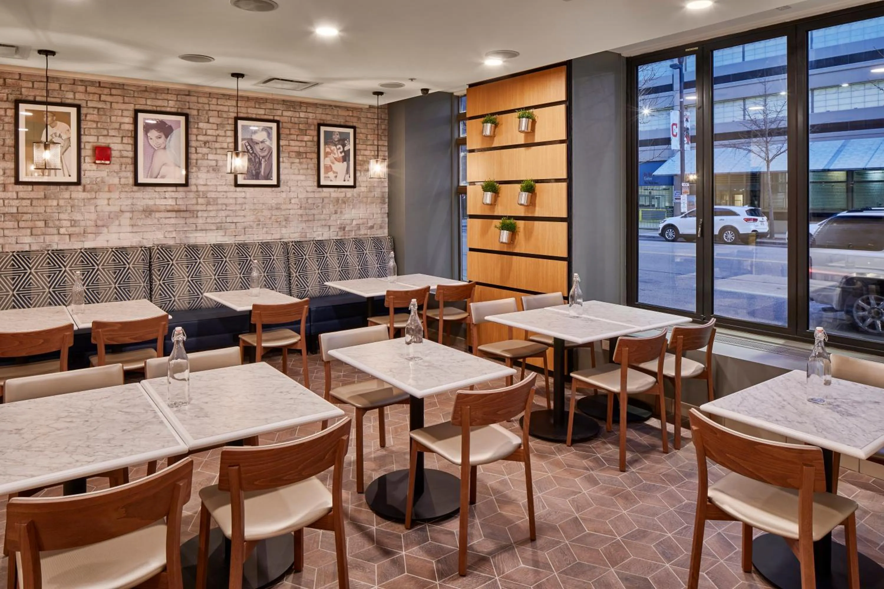 Restaurant/places to eat in Hotel Indigo Cleveland Downtown by IHG