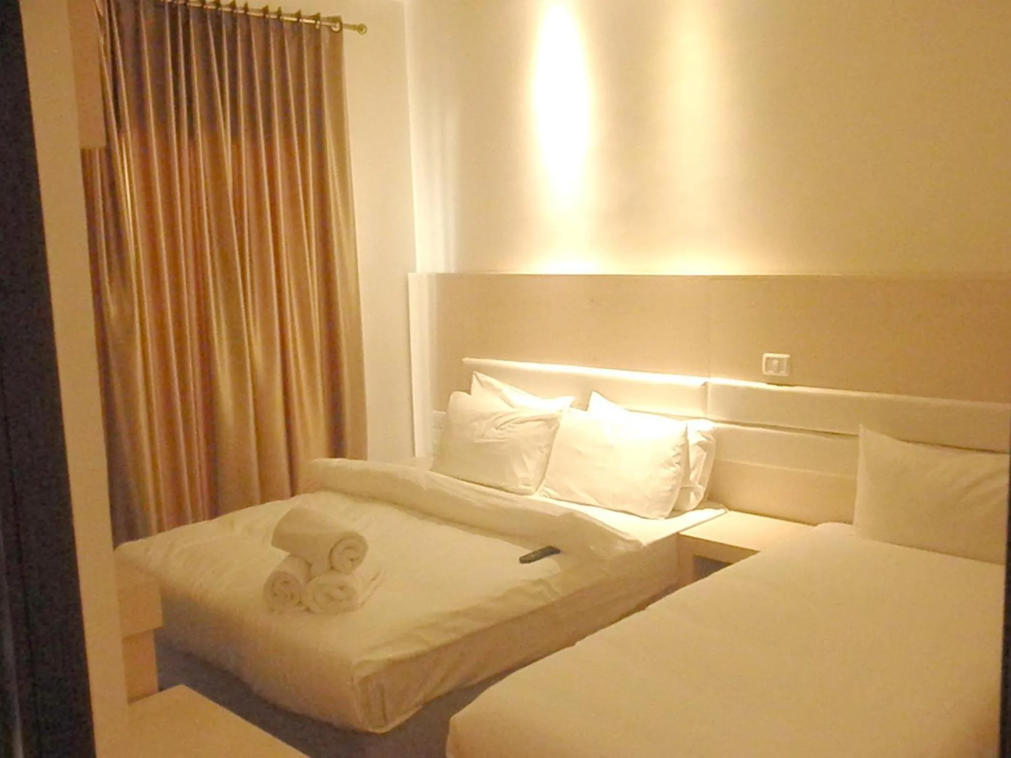 Bedroom in Commodore Hotel