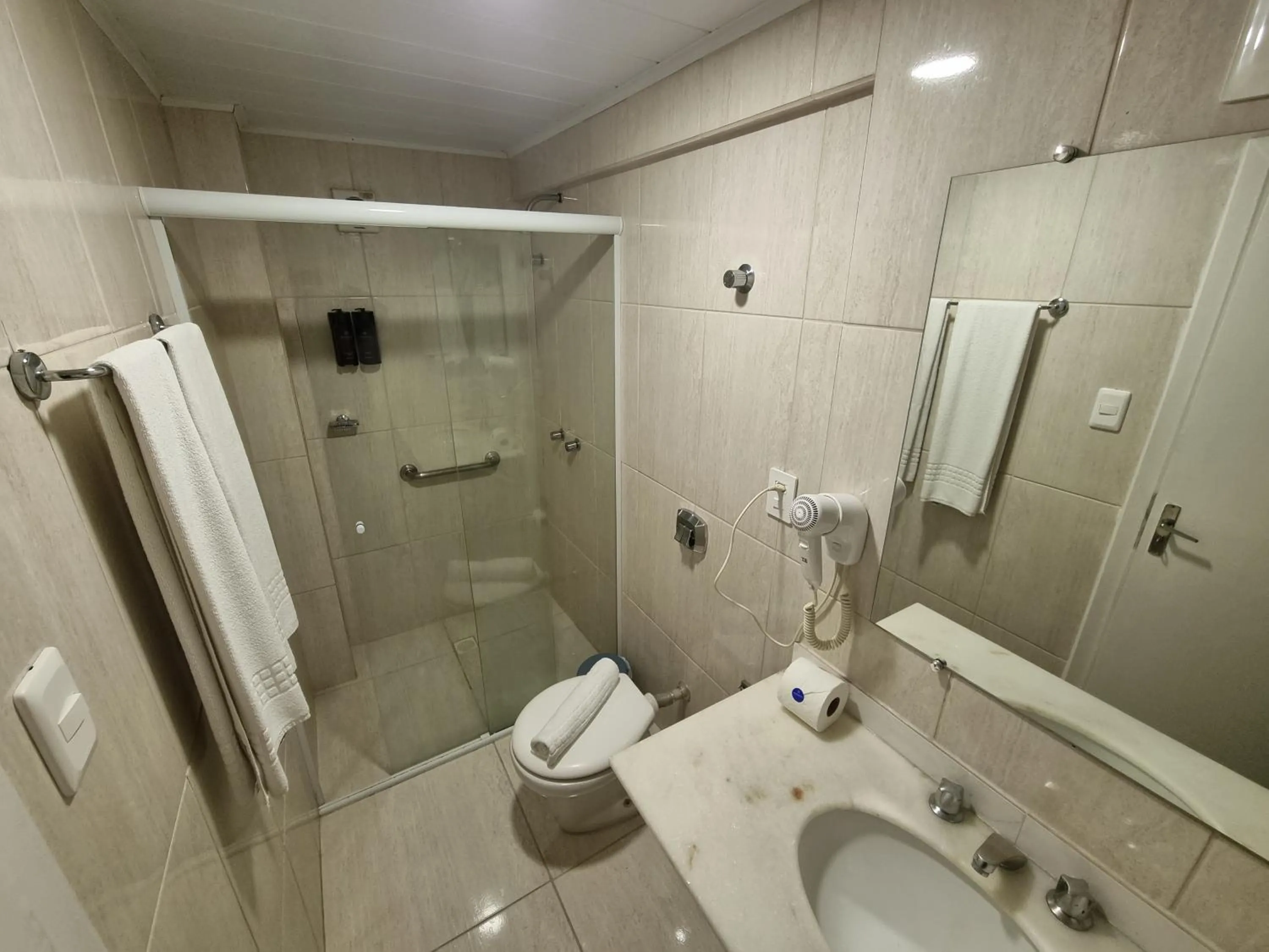 Bathroom in Marambaia Hotel e Convenções