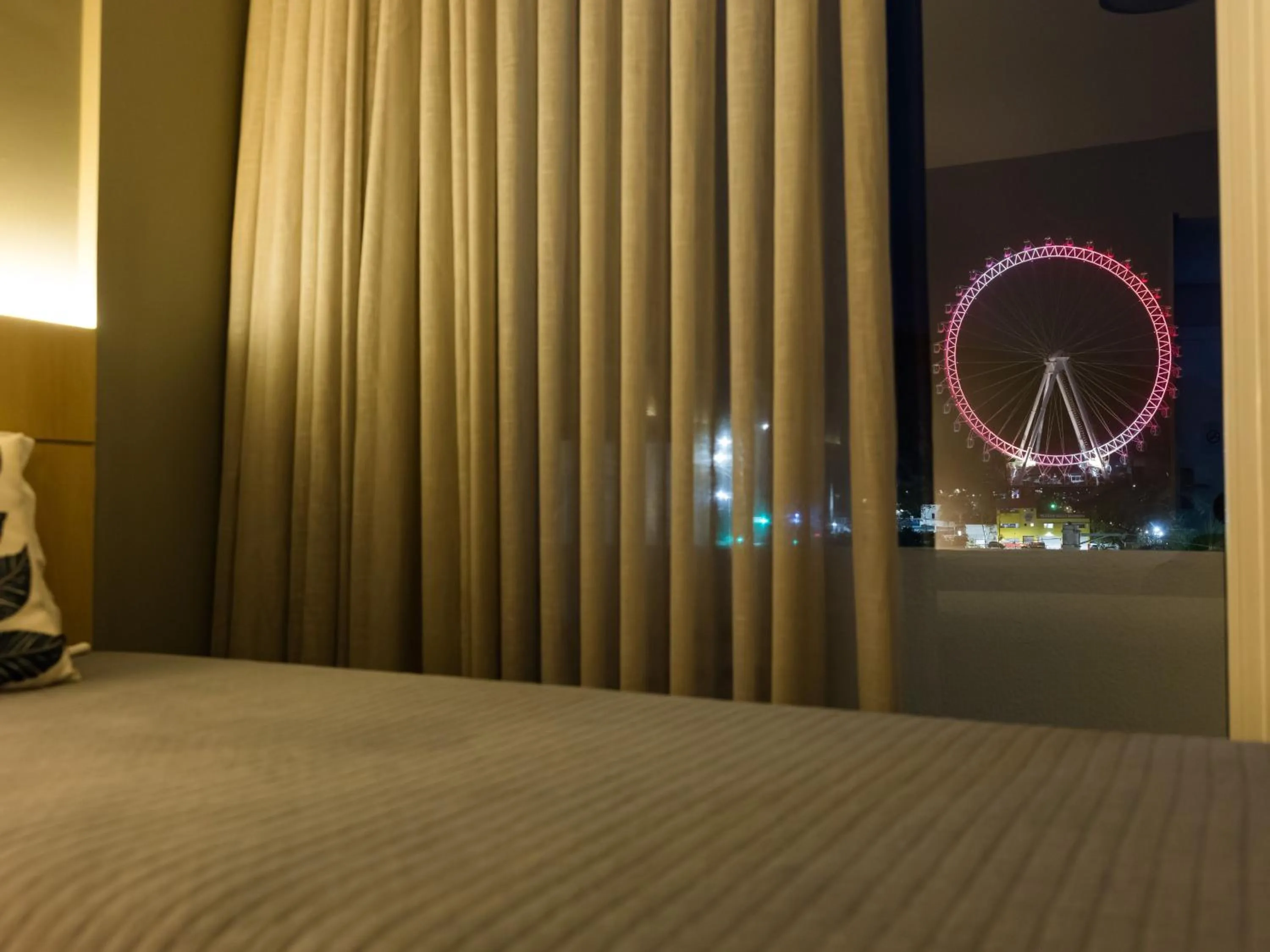 Property building, Bed in Marambaia Hotel e Convenções