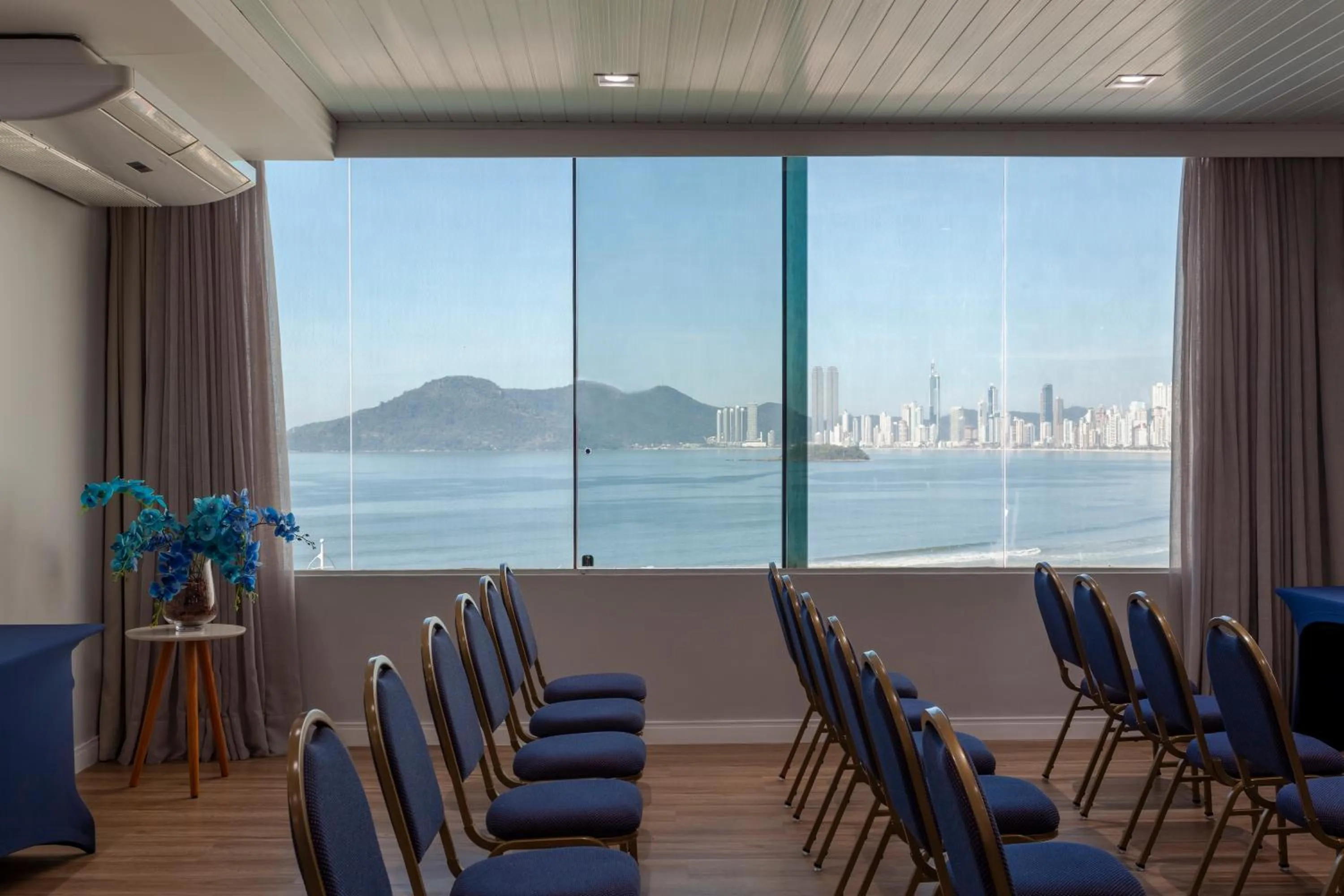 Property building in Marambaia Hotel e Convenções