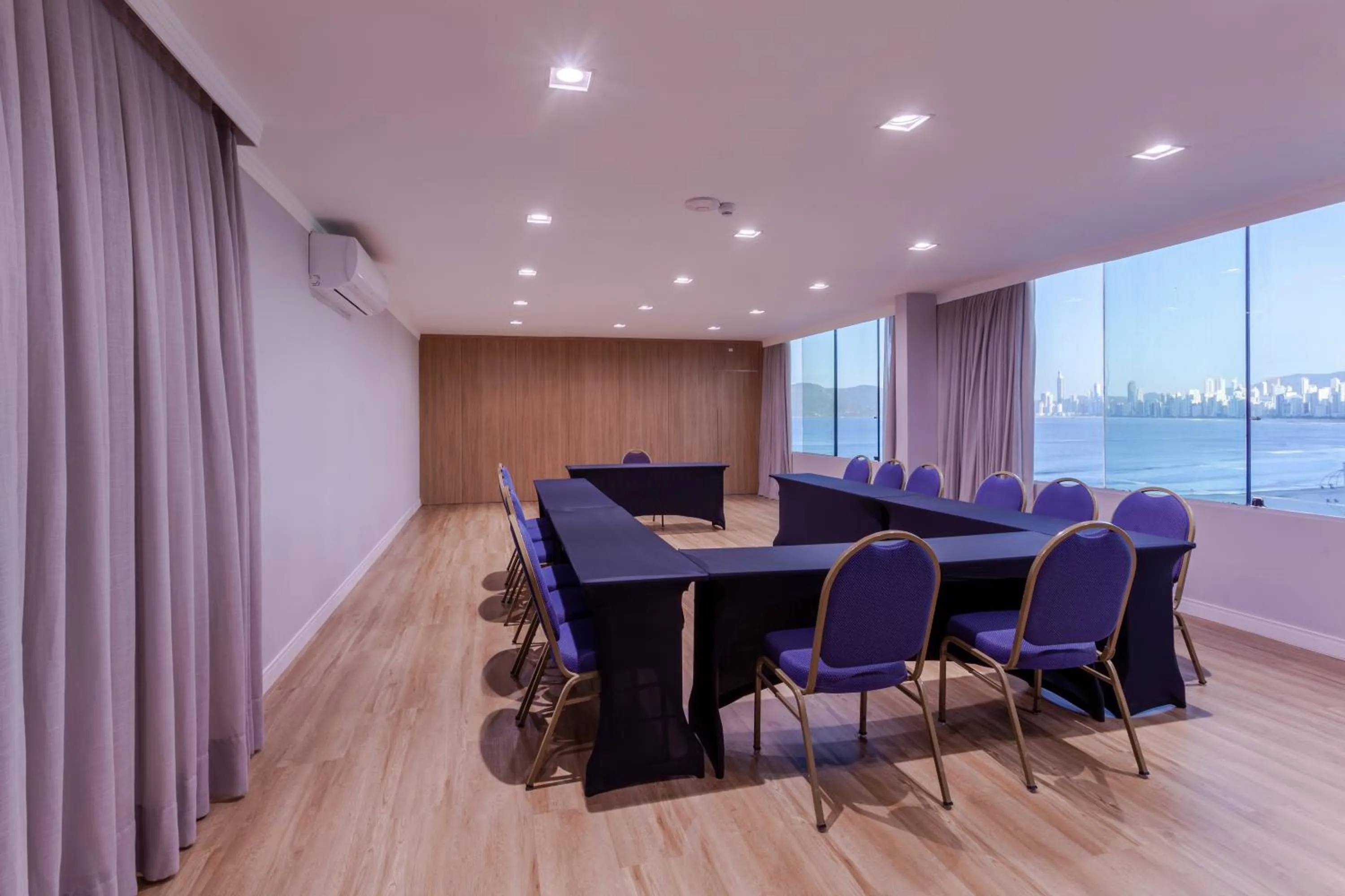 Meeting/conference room in Marambaia Hotel e Convenções