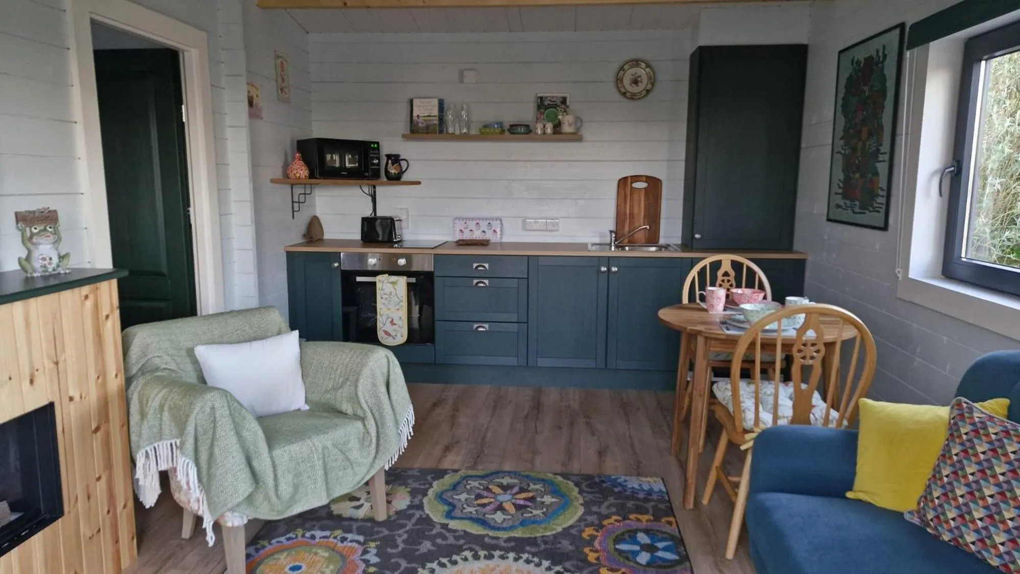 Kitchen or kitchenette in Luachra Lodge