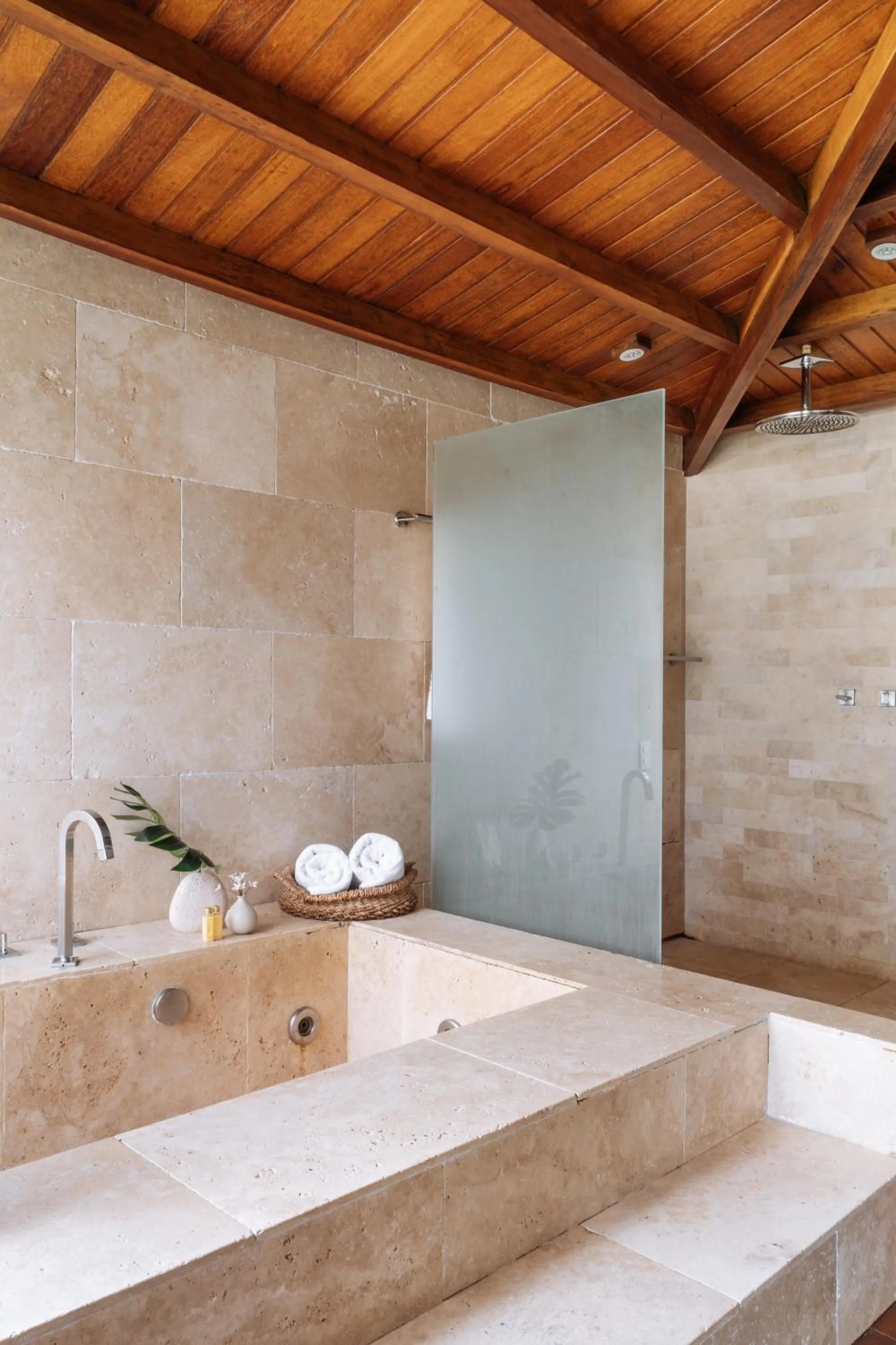 Shower in Vila Dos Orixás Boutique Hotel