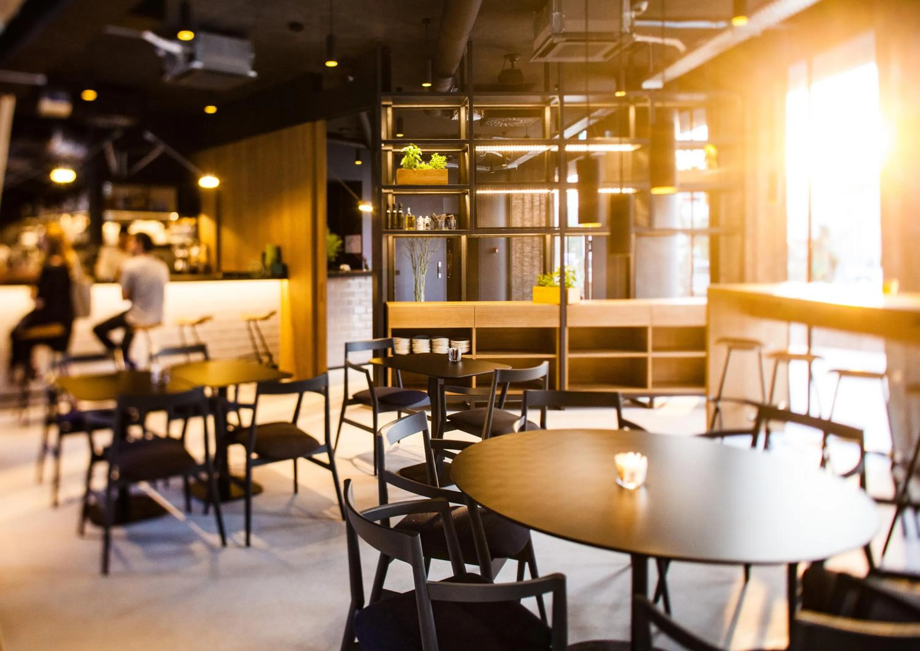 Restaurant/places to eat in One Suite Hotel