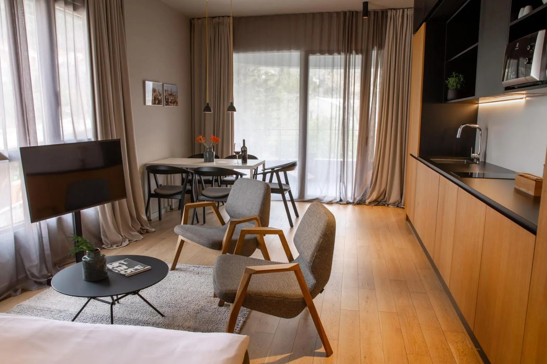 Living room in One Suite Hotel