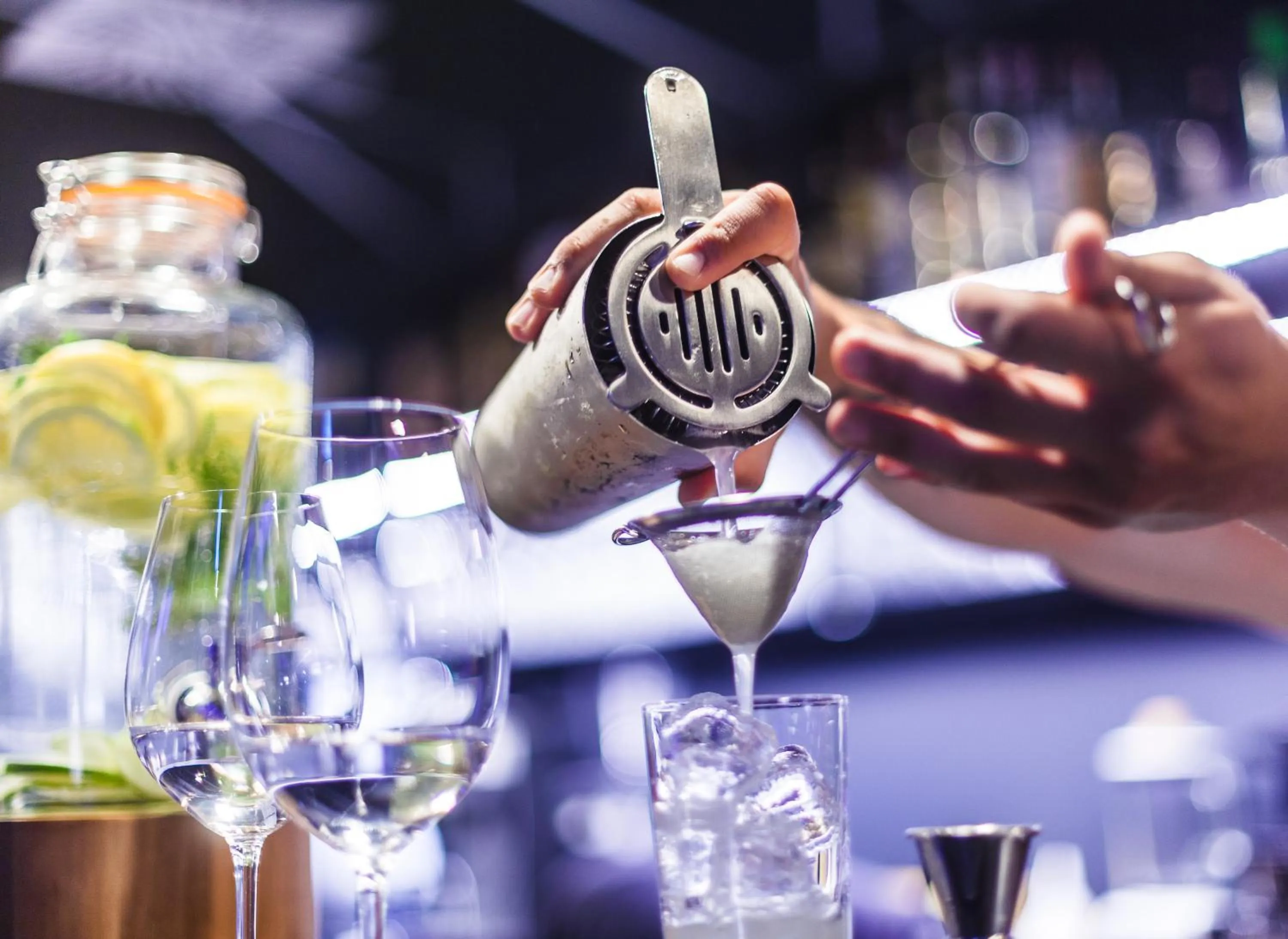 Lounge or bar in One Suite Hotel