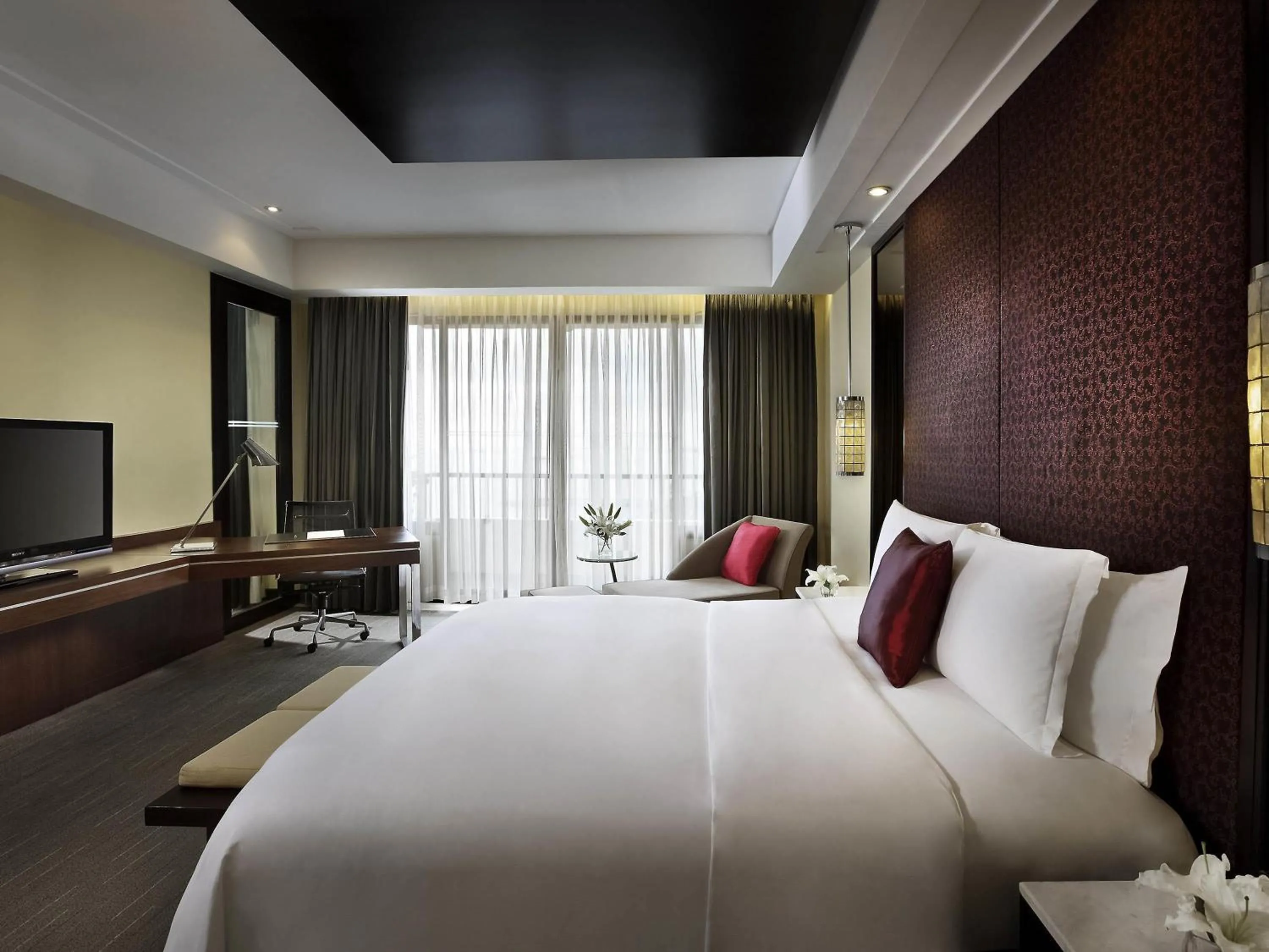 Photo of the whole room in Sofitel Philippine Plaza Manila