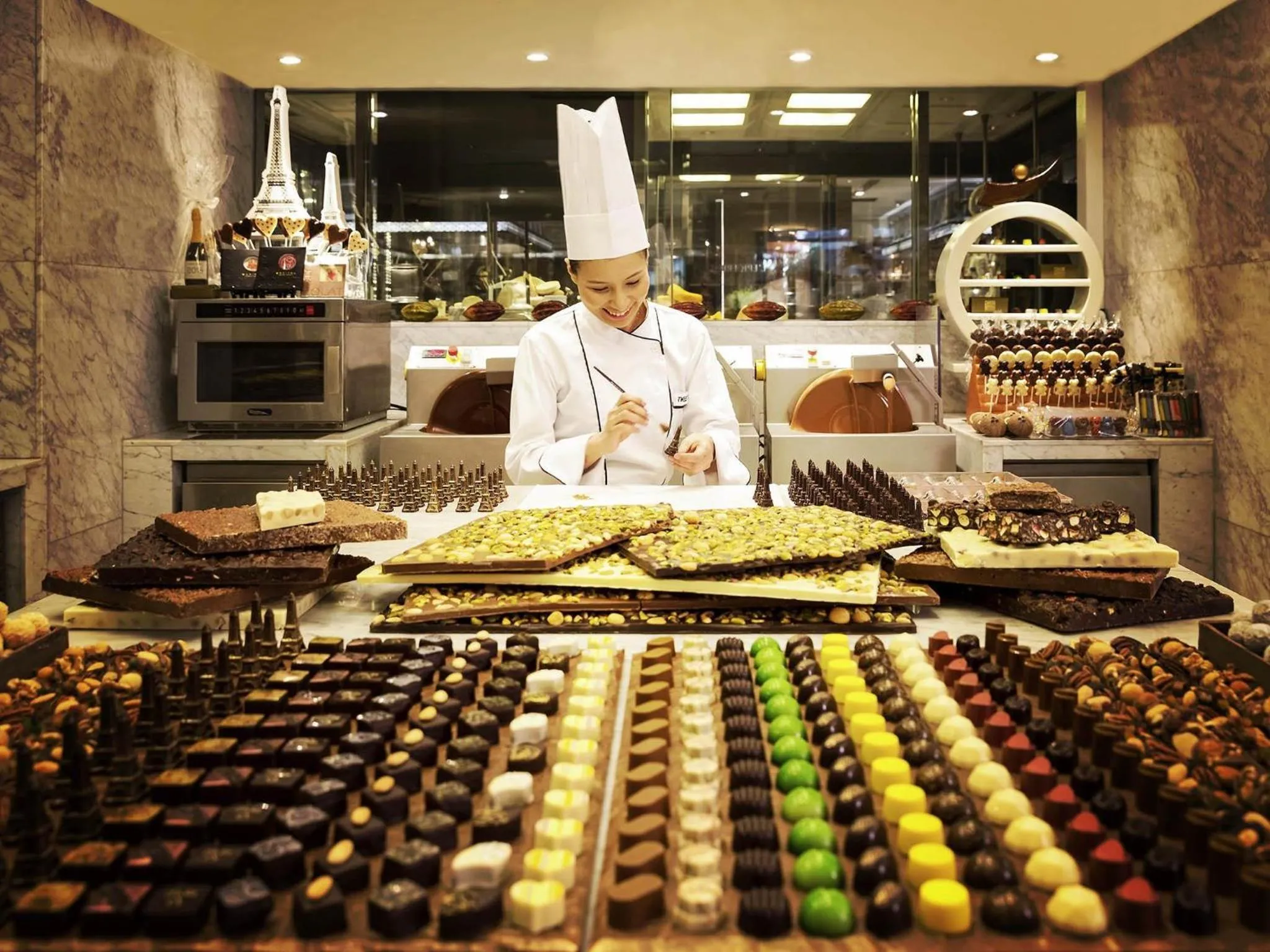 Restaurant/places to eat in Sofitel Philippine Plaza Manila