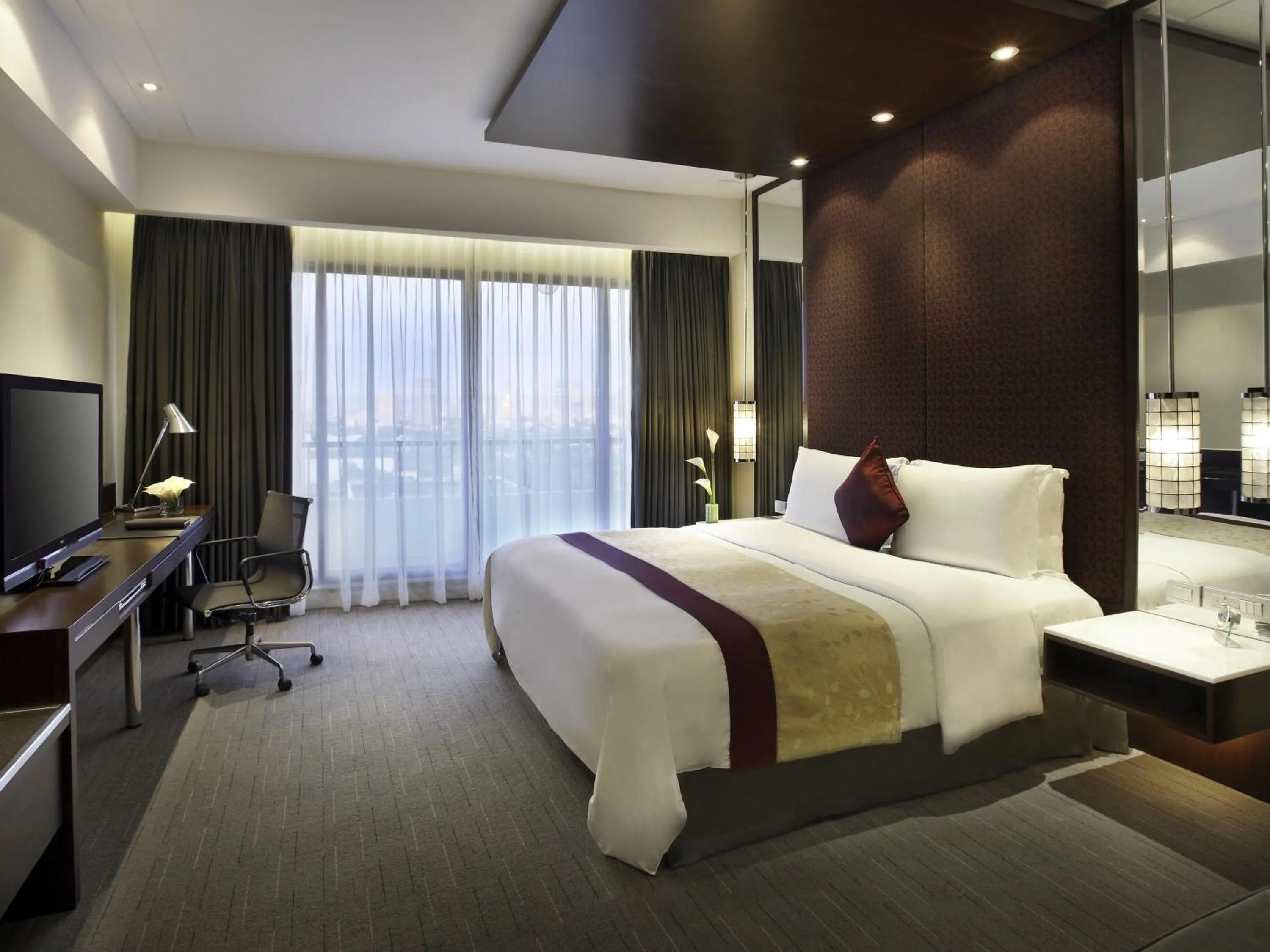 Bedroom in Sofitel Philippine Plaza Manila
