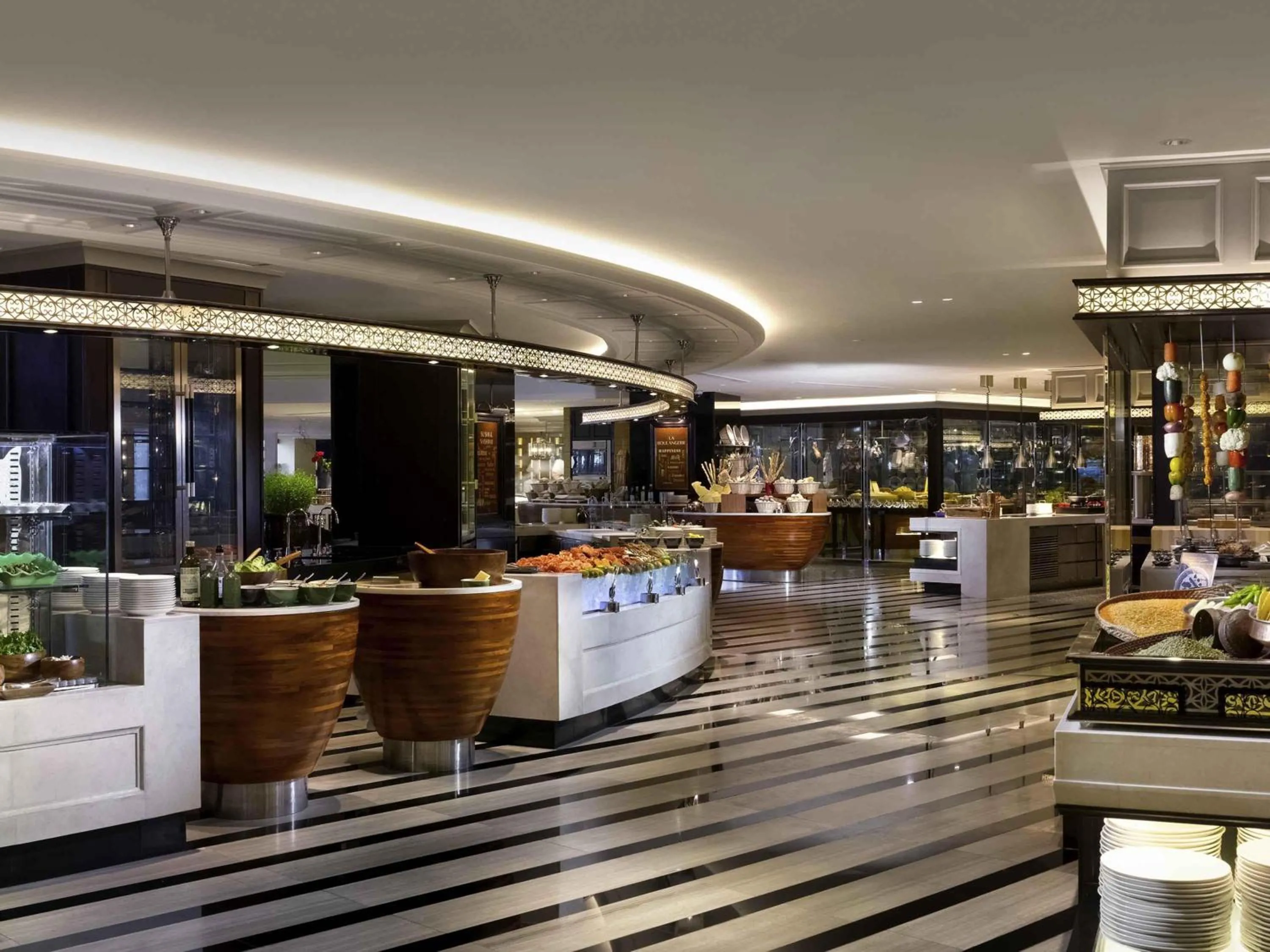 Restaurant/places to eat in Sofitel Philippine Plaza Manila