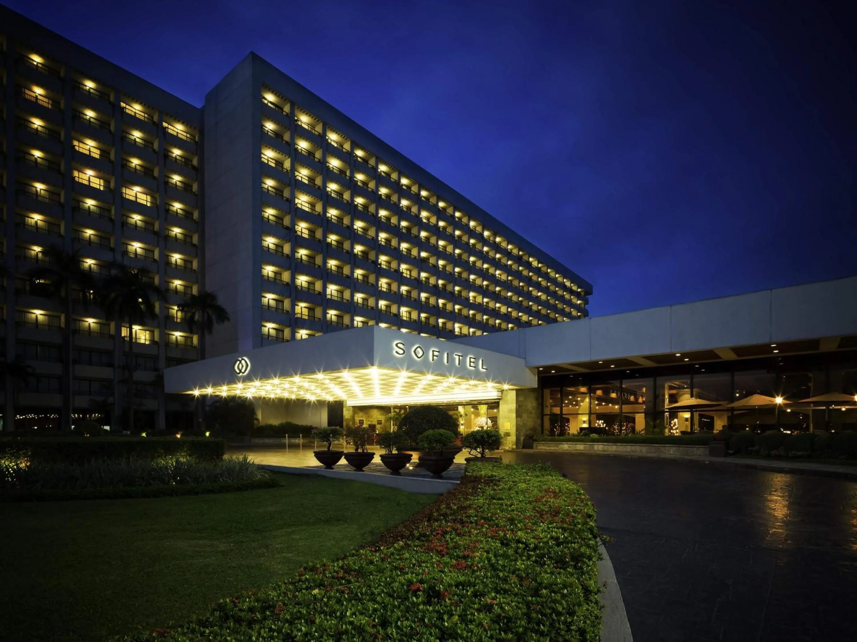 Bedroom in Sofitel Philippine Plaza Manila