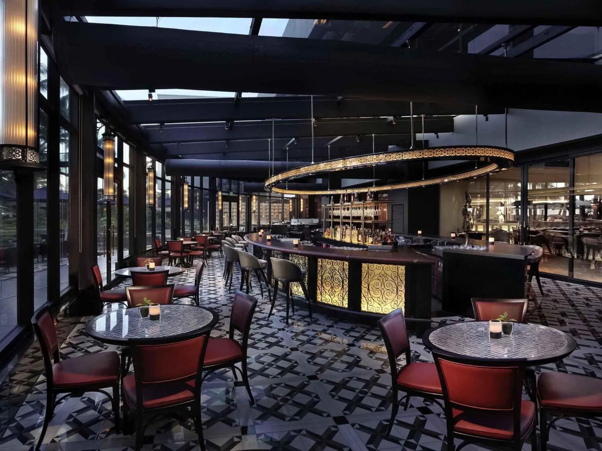 Lounge or bar in Sofitel Philippine Plaza Manila