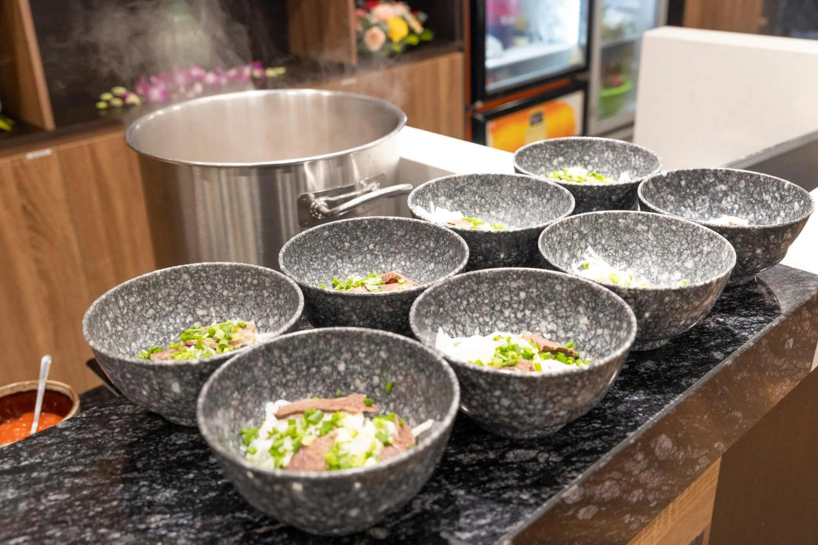 Restaurant/places to eat in Sen Viet Hotel