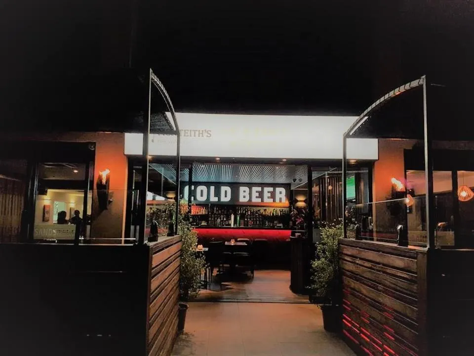 Restaurant/places to eat in The Sands