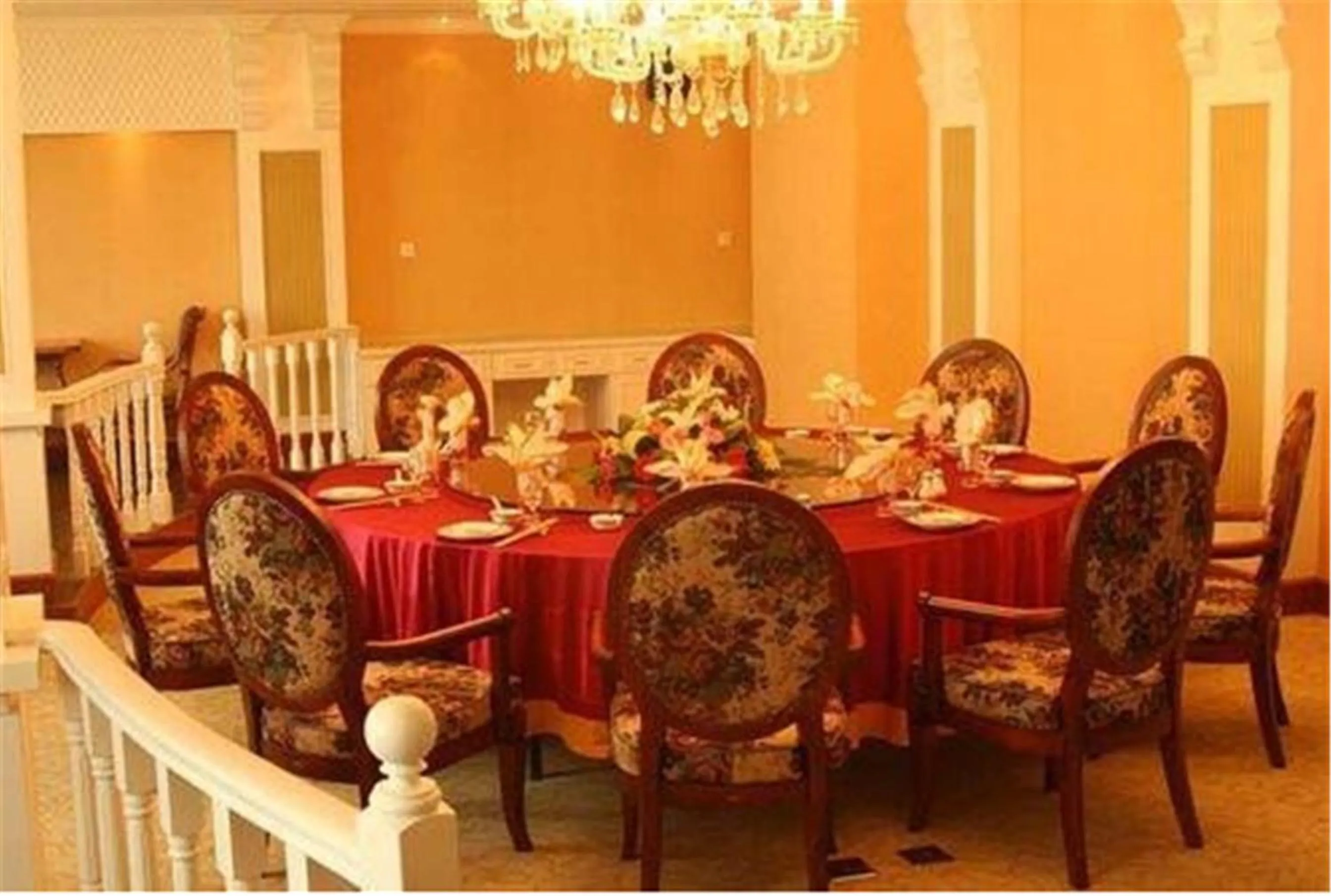 Restaurant/places to eat in Blue Palace Hotel