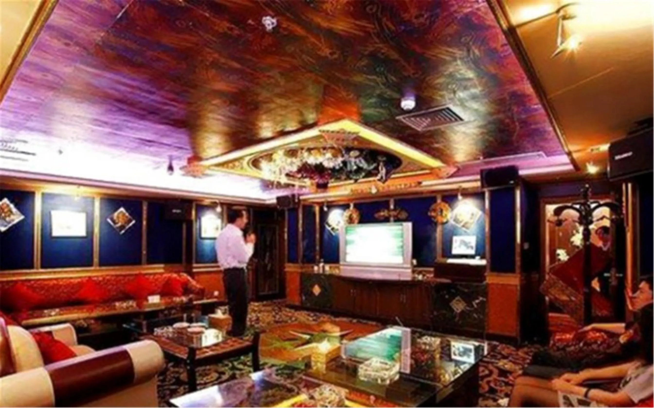 Karaoke in Blue Palace Hotel