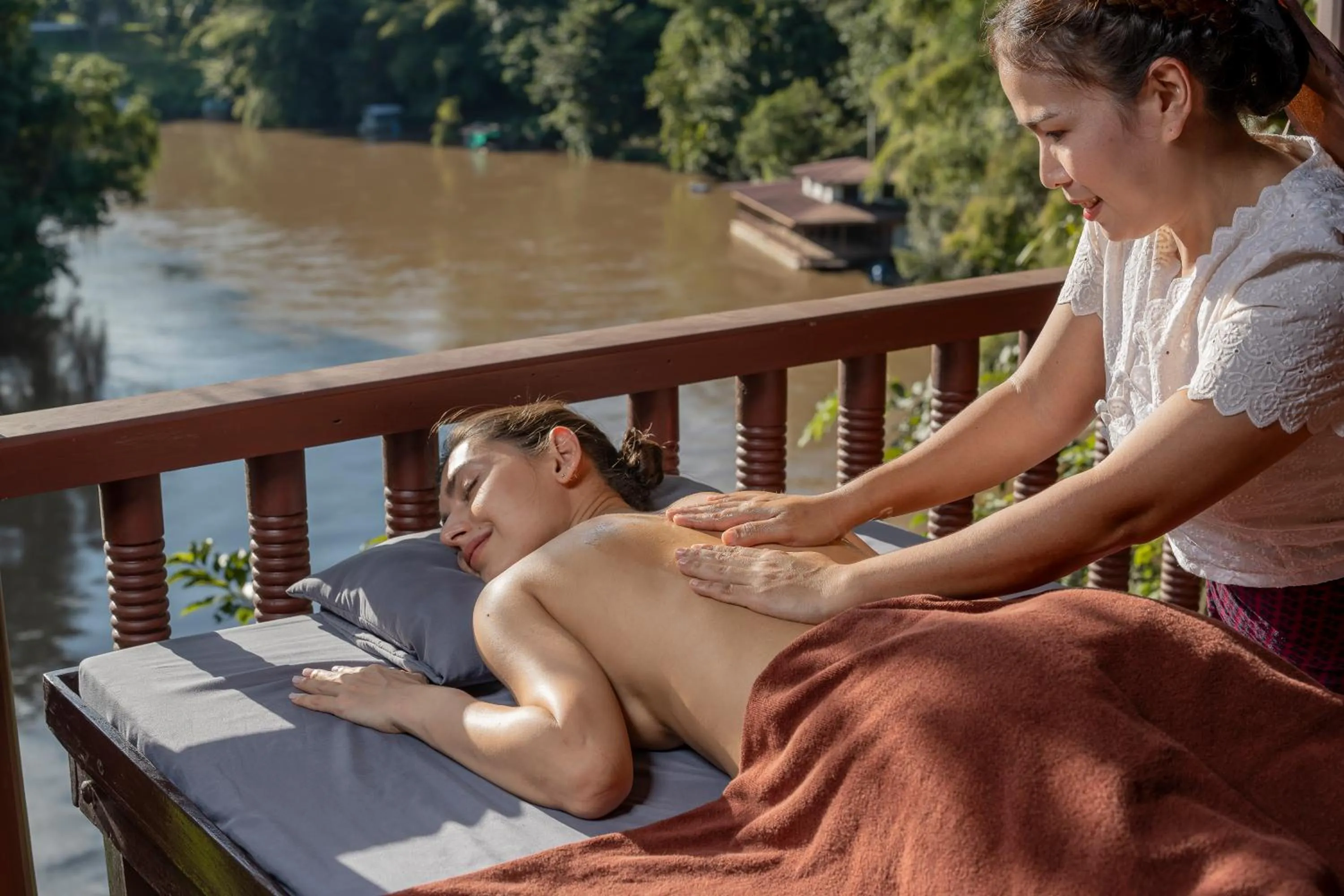 Massage in Hintok River Camp