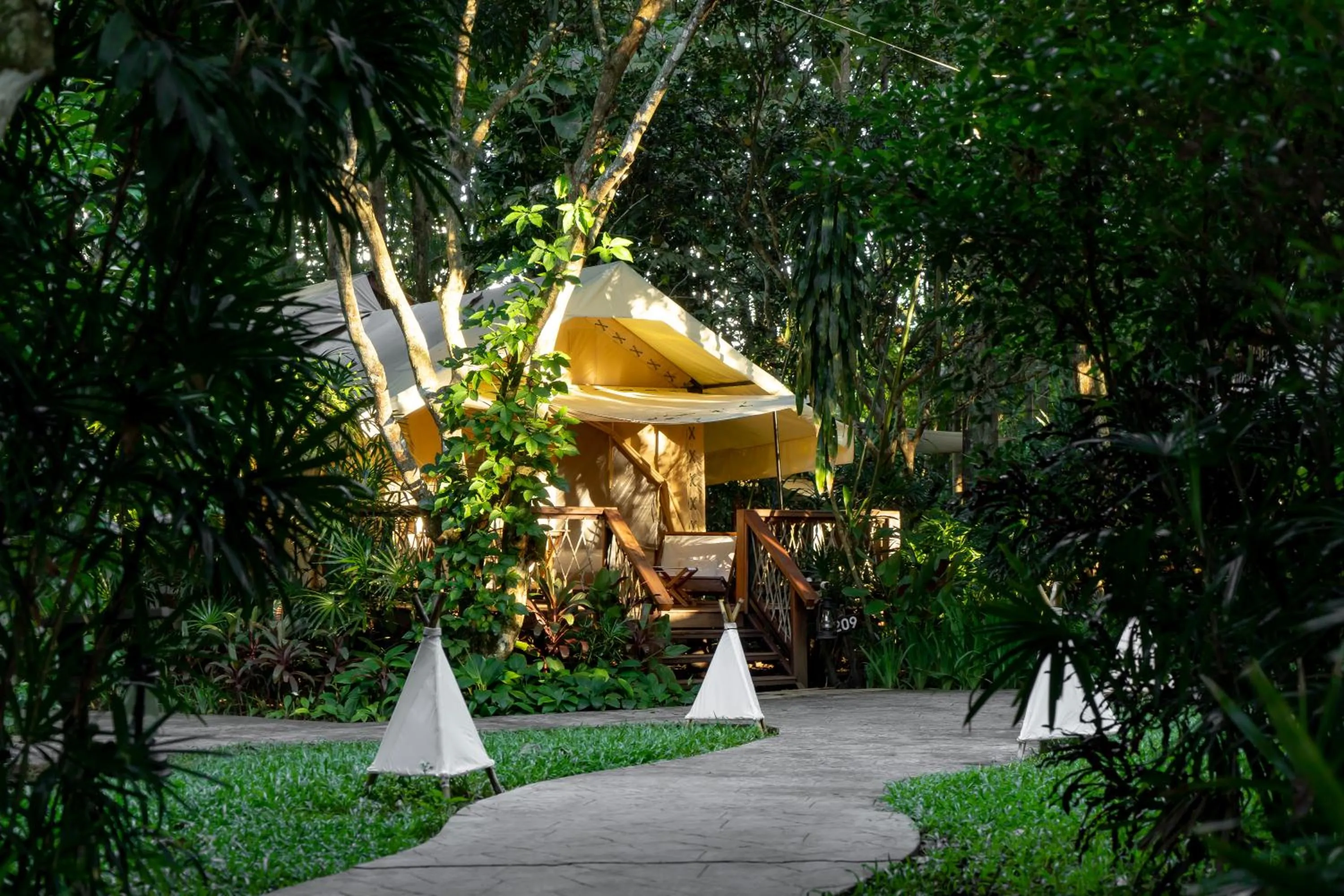 Property building in Hintok River Camp