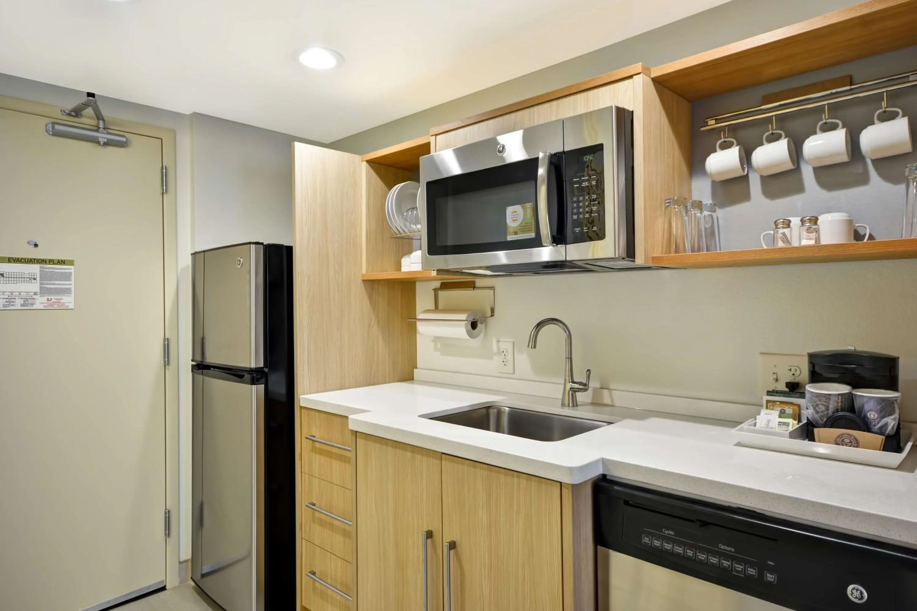 Kitchen or kitchenette in Home2 Suites By Hilton Decatur Ingalls Harbor