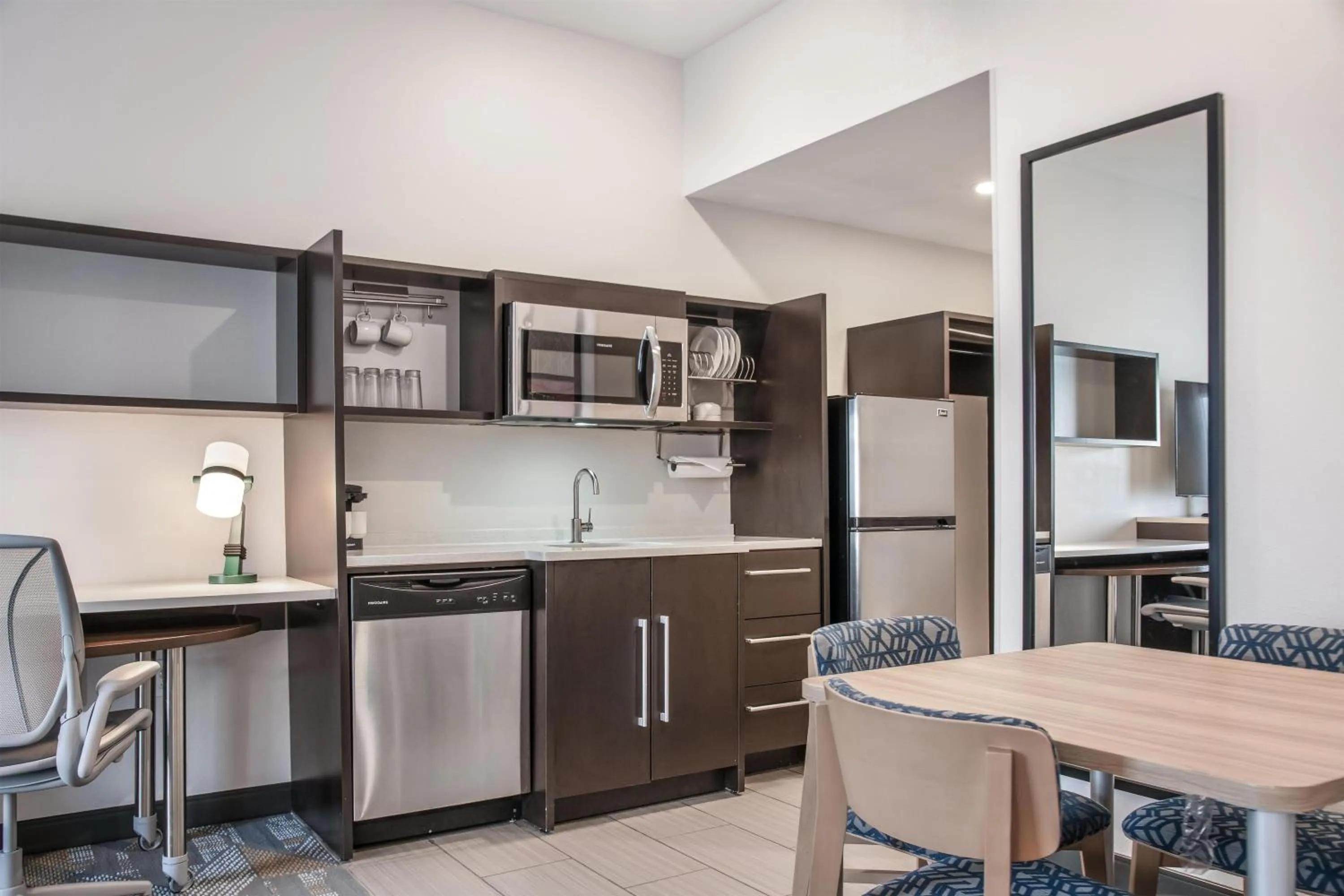 Kitchen or kitchenette in Home2 Suites Pensacola I-10 At North Davis Hwy