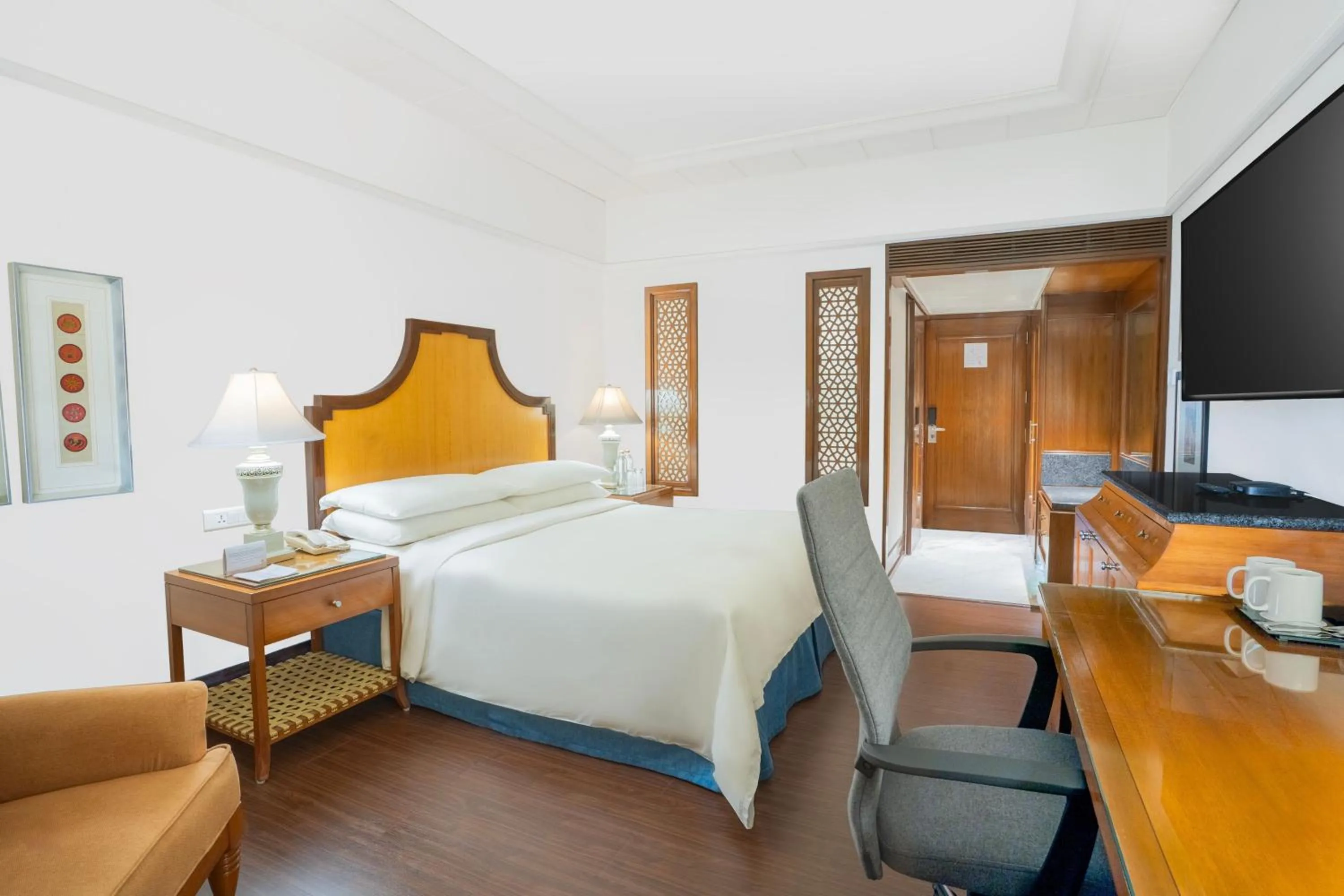 Photo of the whole room, Bed in Hyderabad Marriott Hotel & Convention Centre