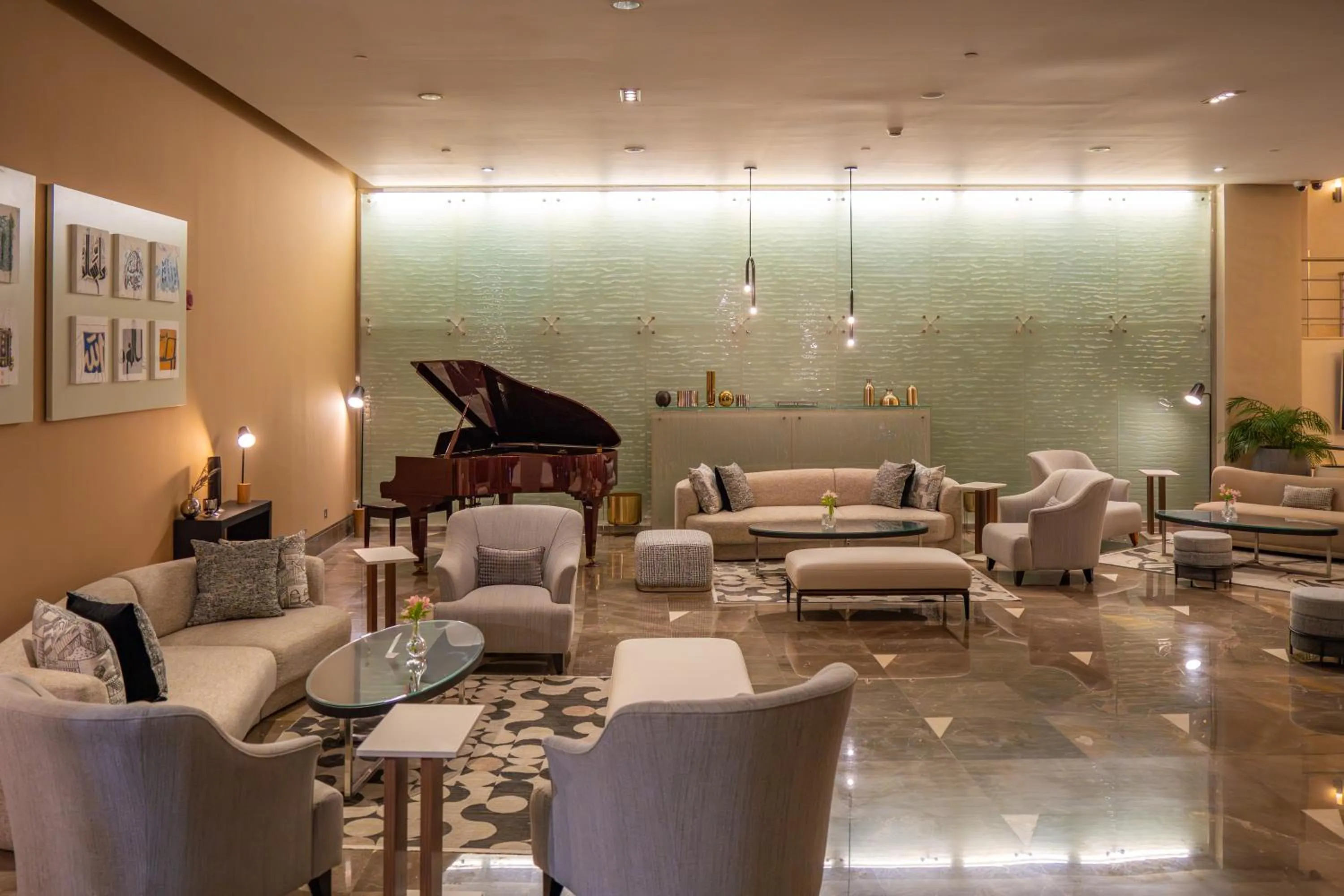 Restaurant/places to eat in Marina Hotel