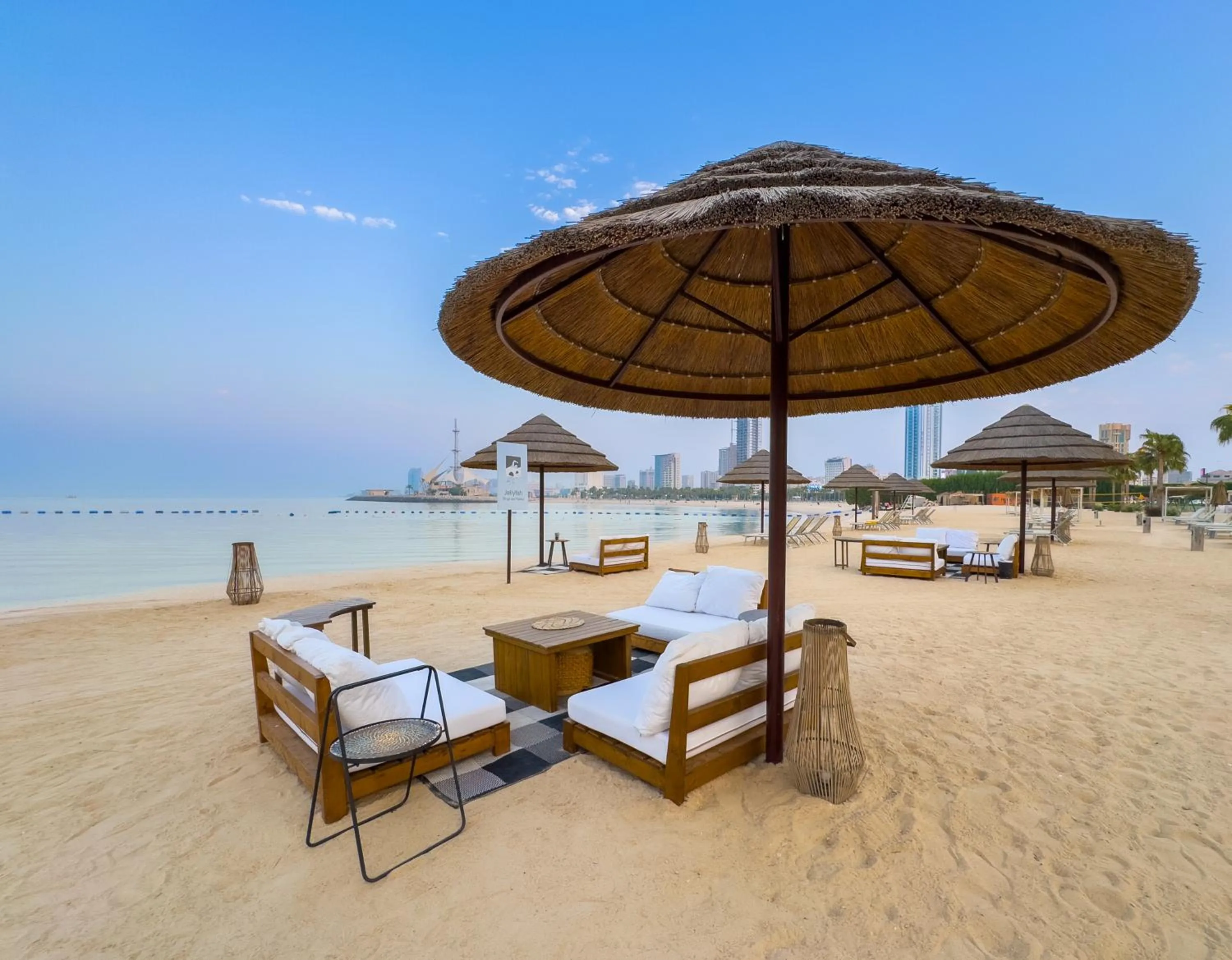 Restaurant/places to eat in Marina Hotel