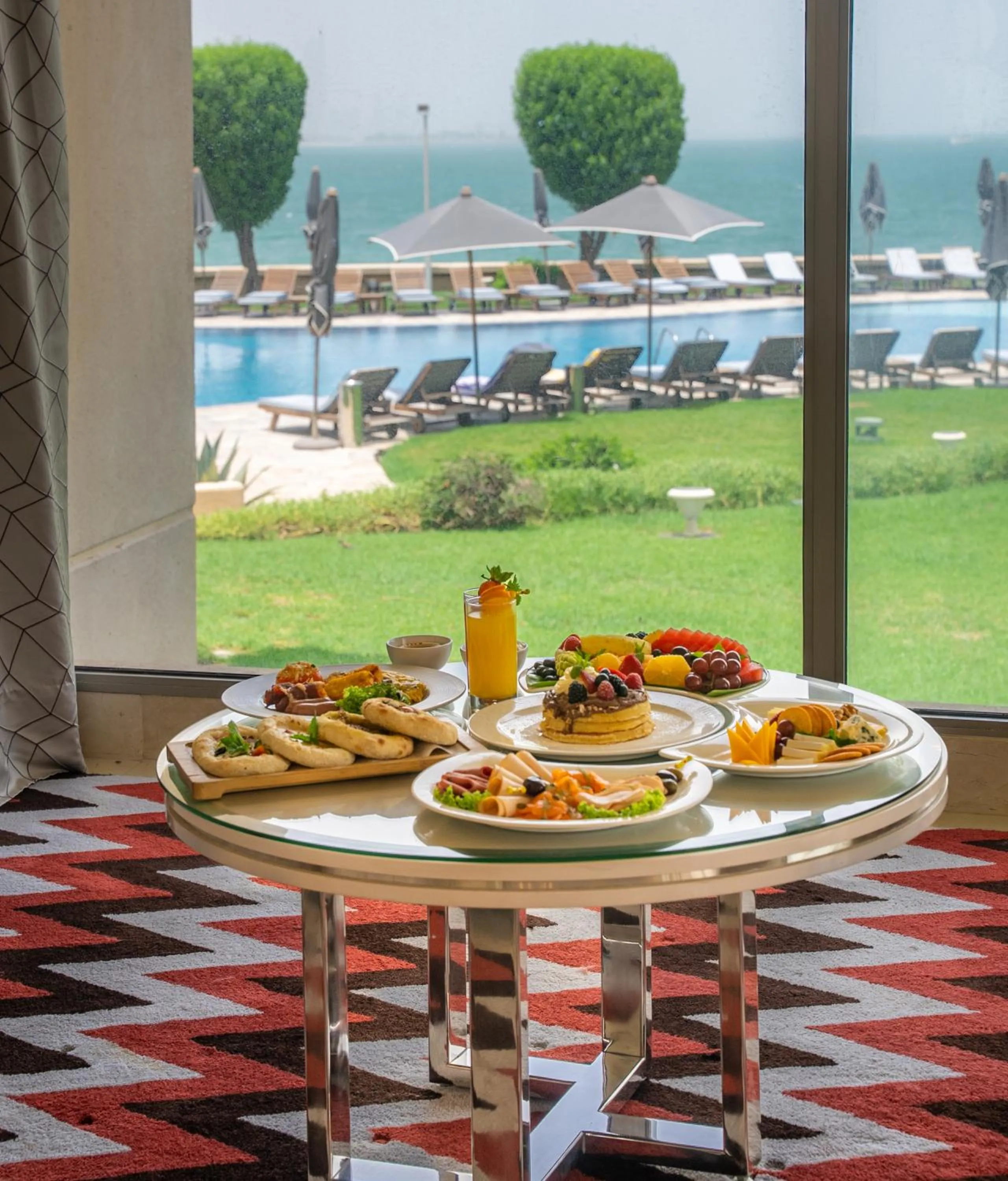 Food and drinks in Marina Hotel