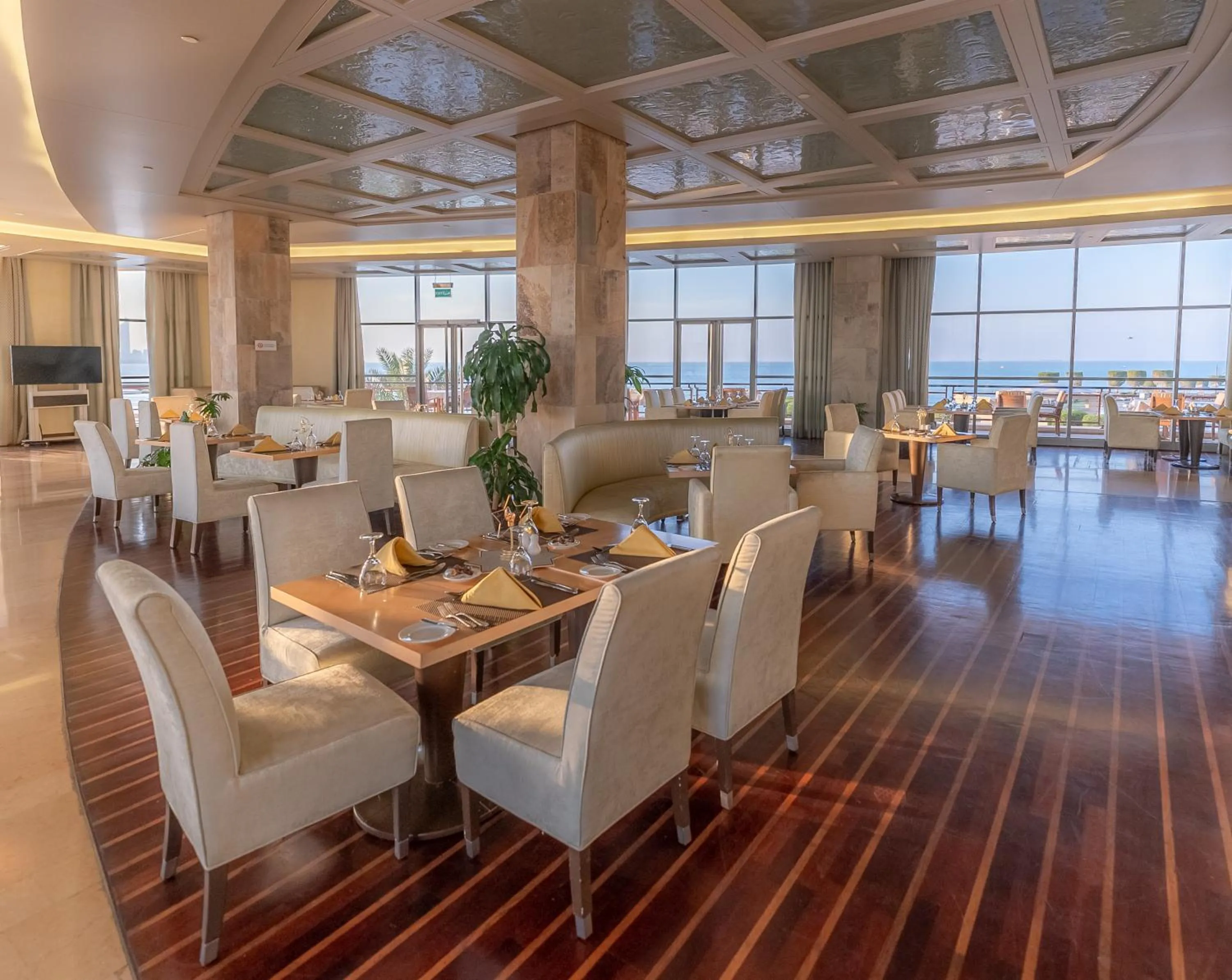 Restaurant/places to eat in Marina Hotel