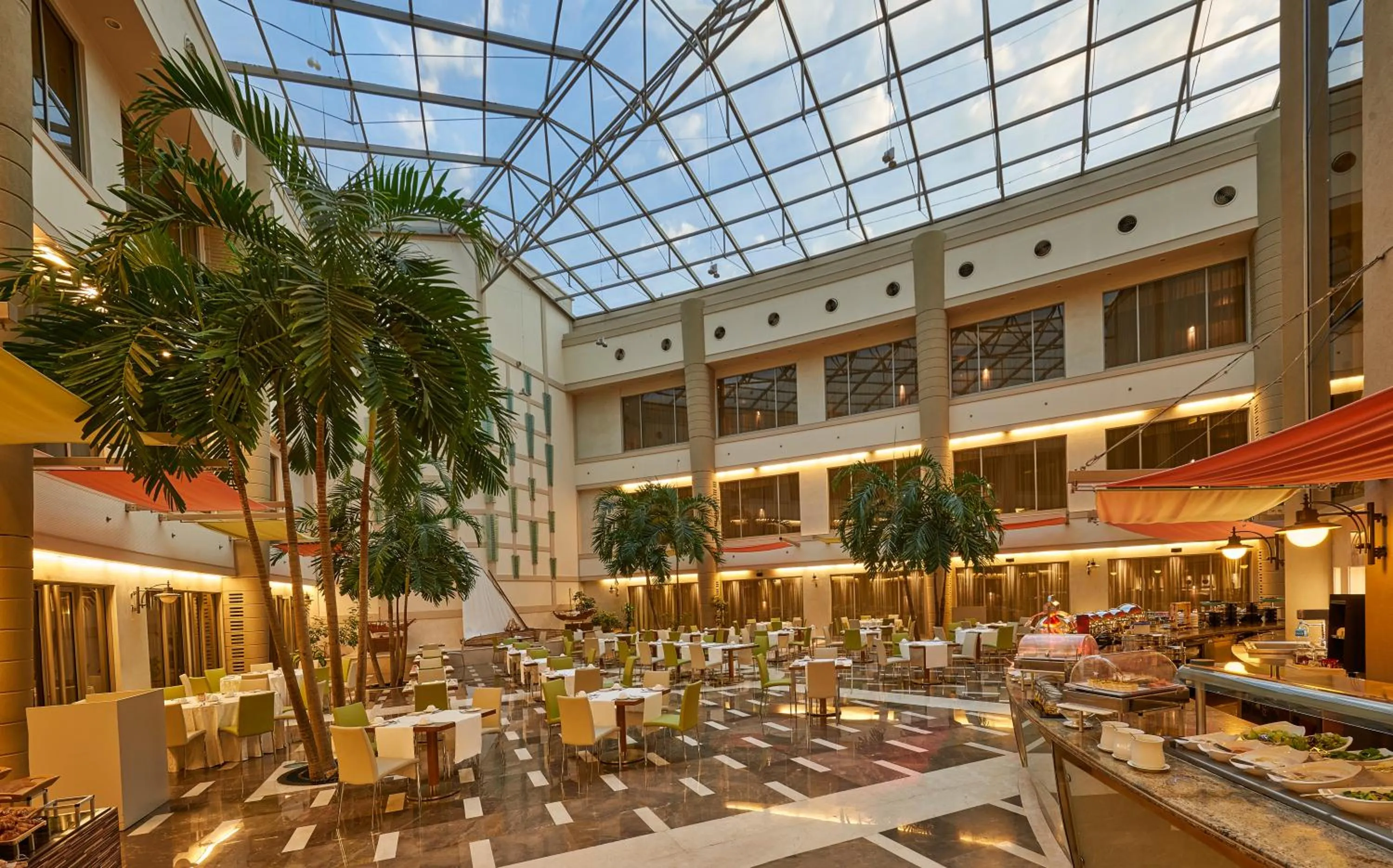 Restaurant/places to eat in Marina Hotel