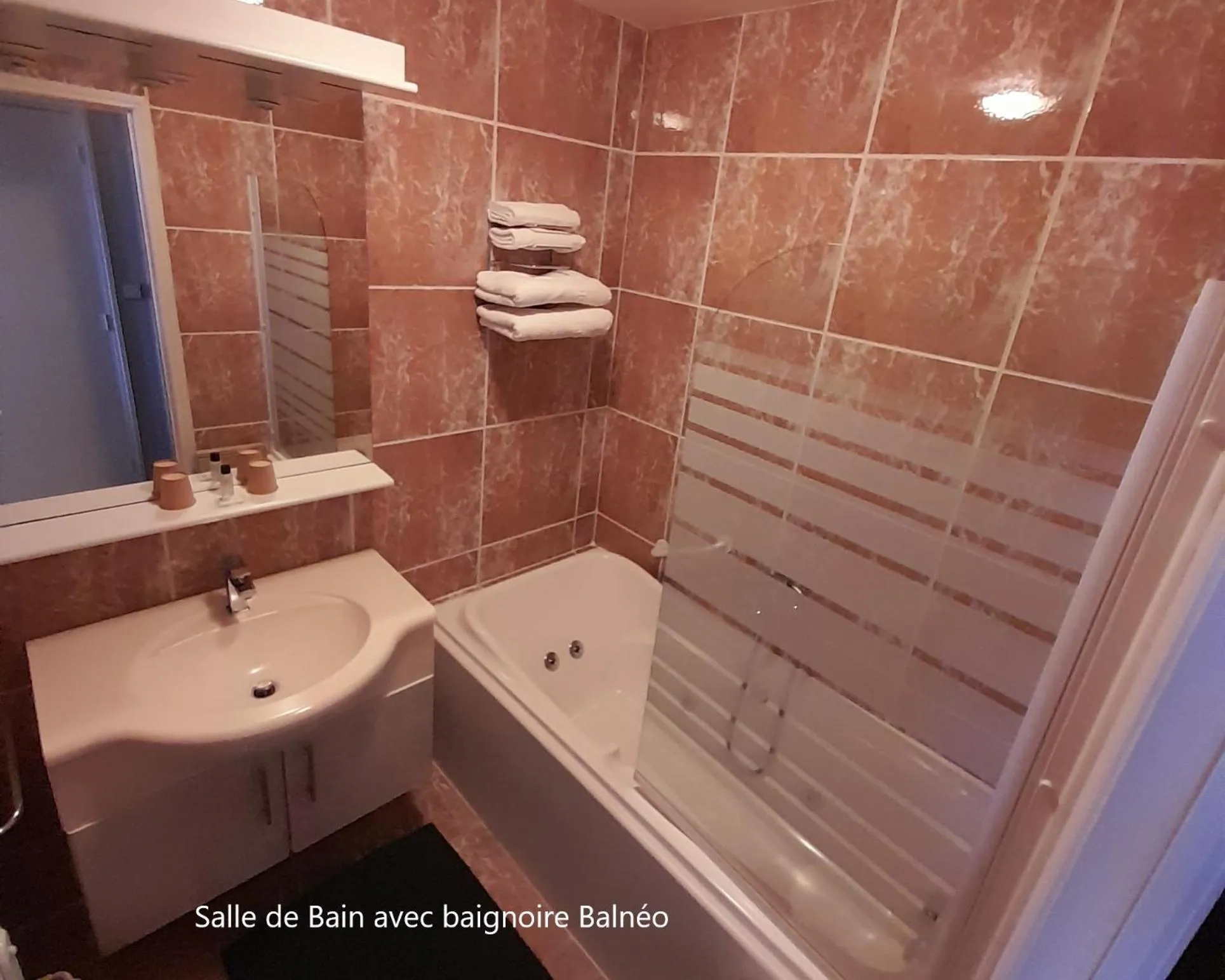 Shower in B&B Manoir de la Fabrègues