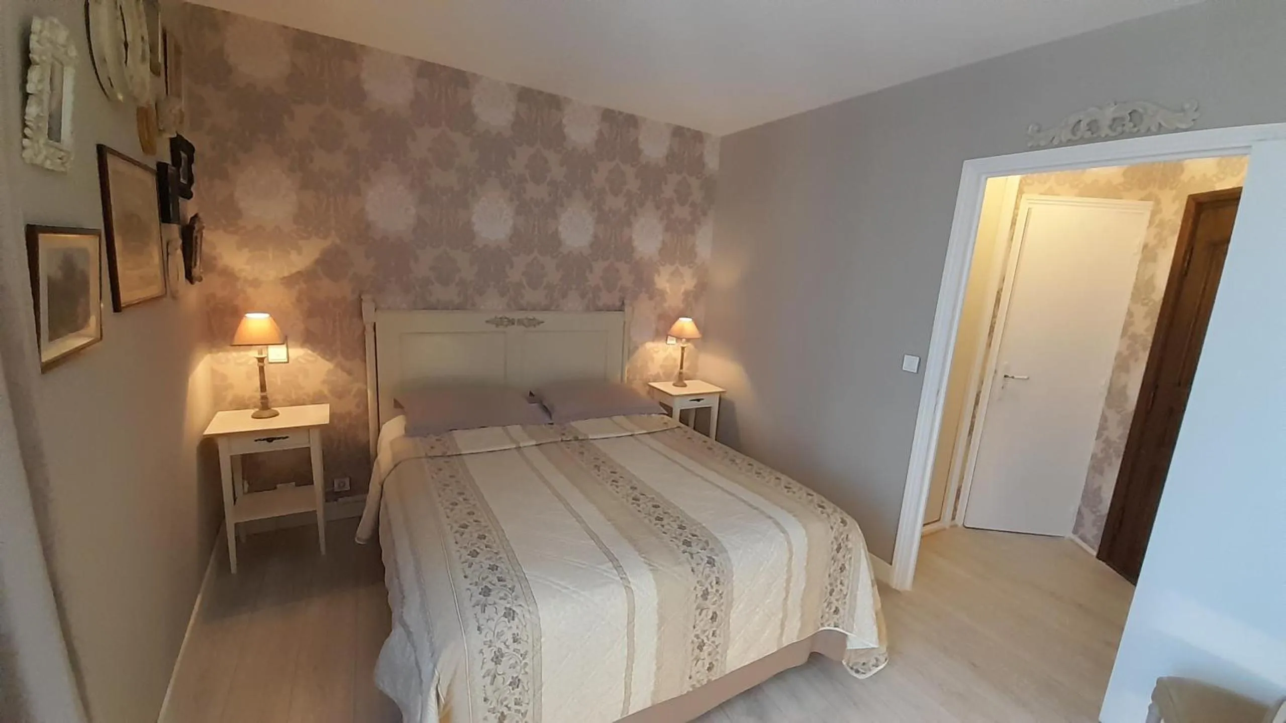 Bed in B&B Manoir de la Fabrègues