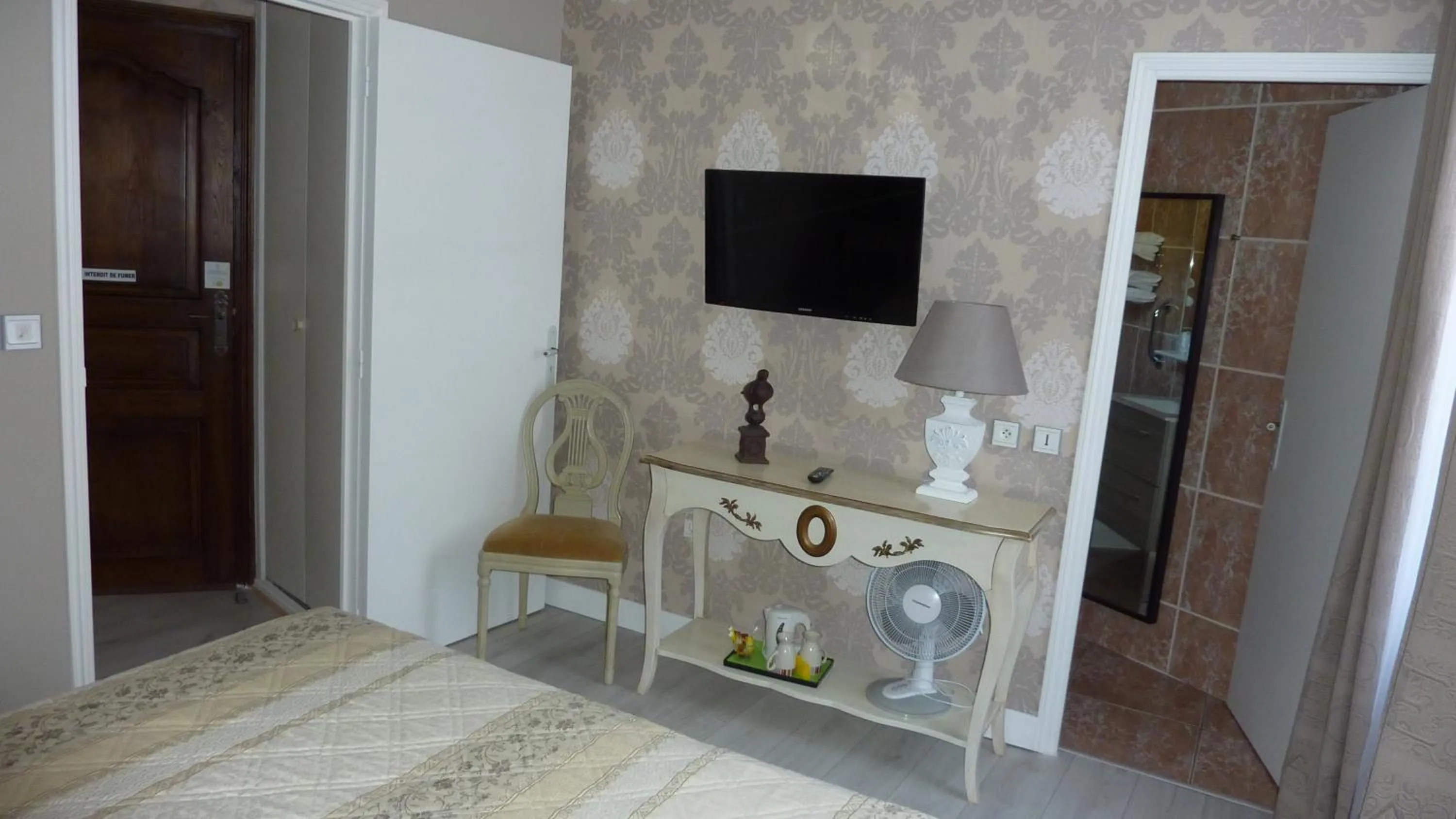 Decorative detail in B&B Manoir de la Fabrègues