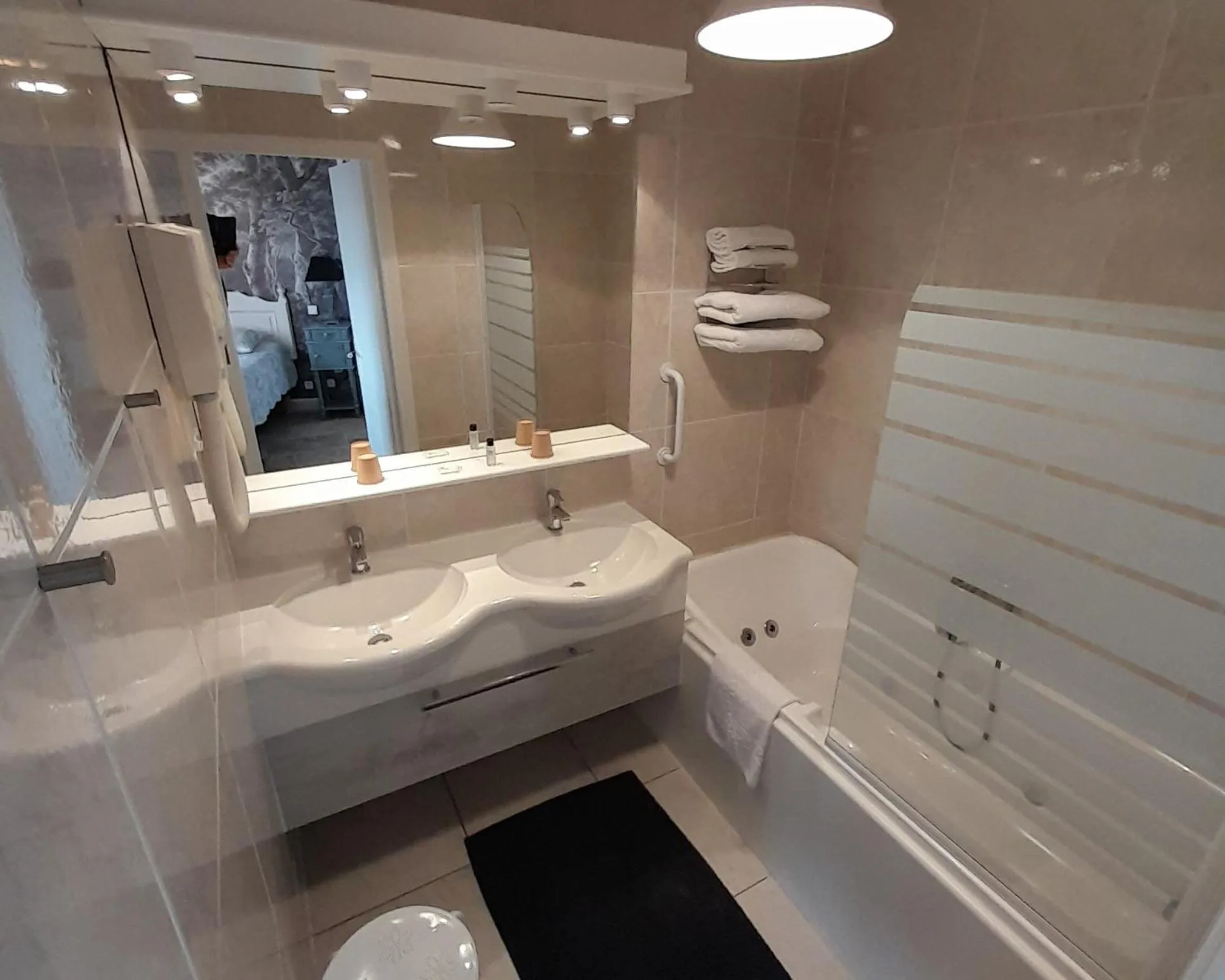 Bathroom in B&B Manoir de la Fabrègues