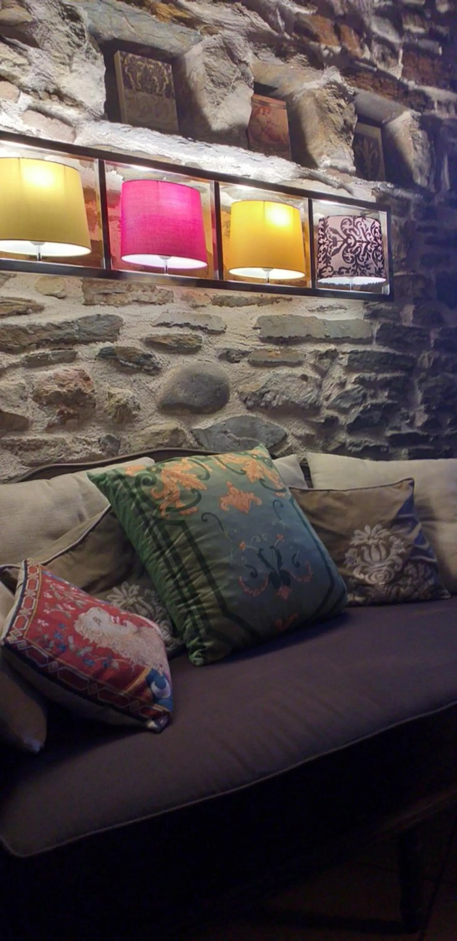 Communal lounge/ TV room in B&B Manoir de la Fabrègues