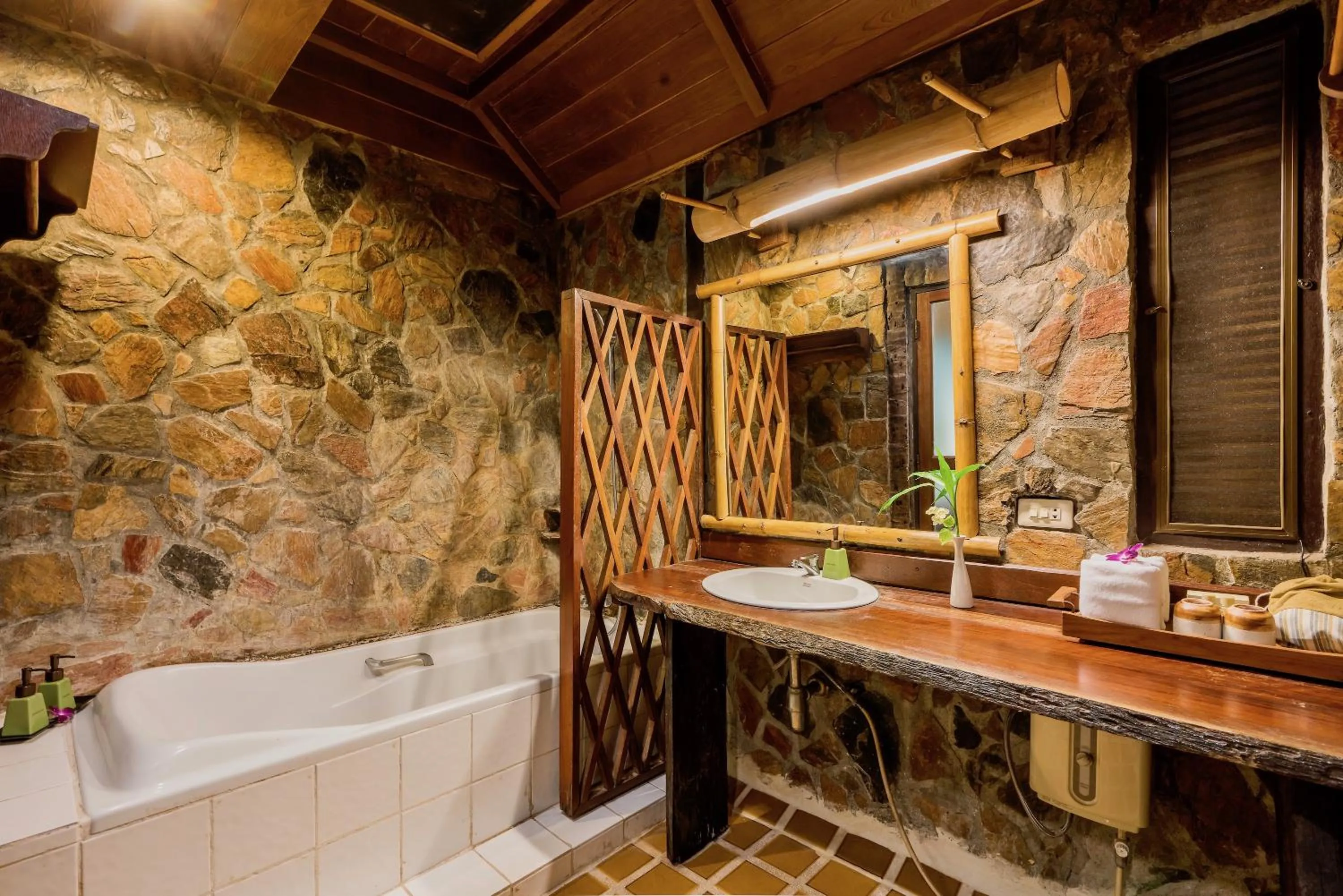 Toilet in River Kwai Resotel