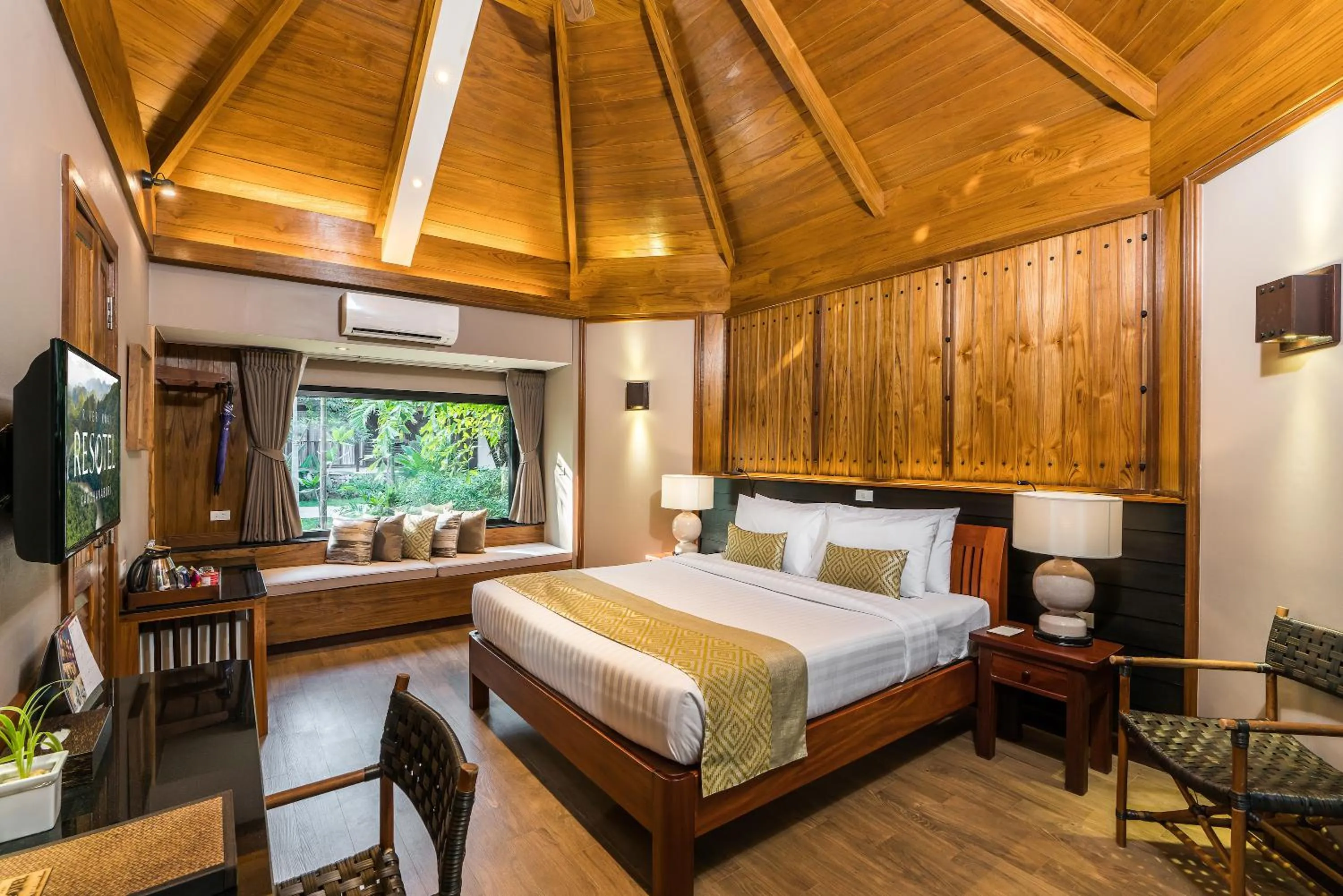 Bedroom, Bed in River Kwai Resotel