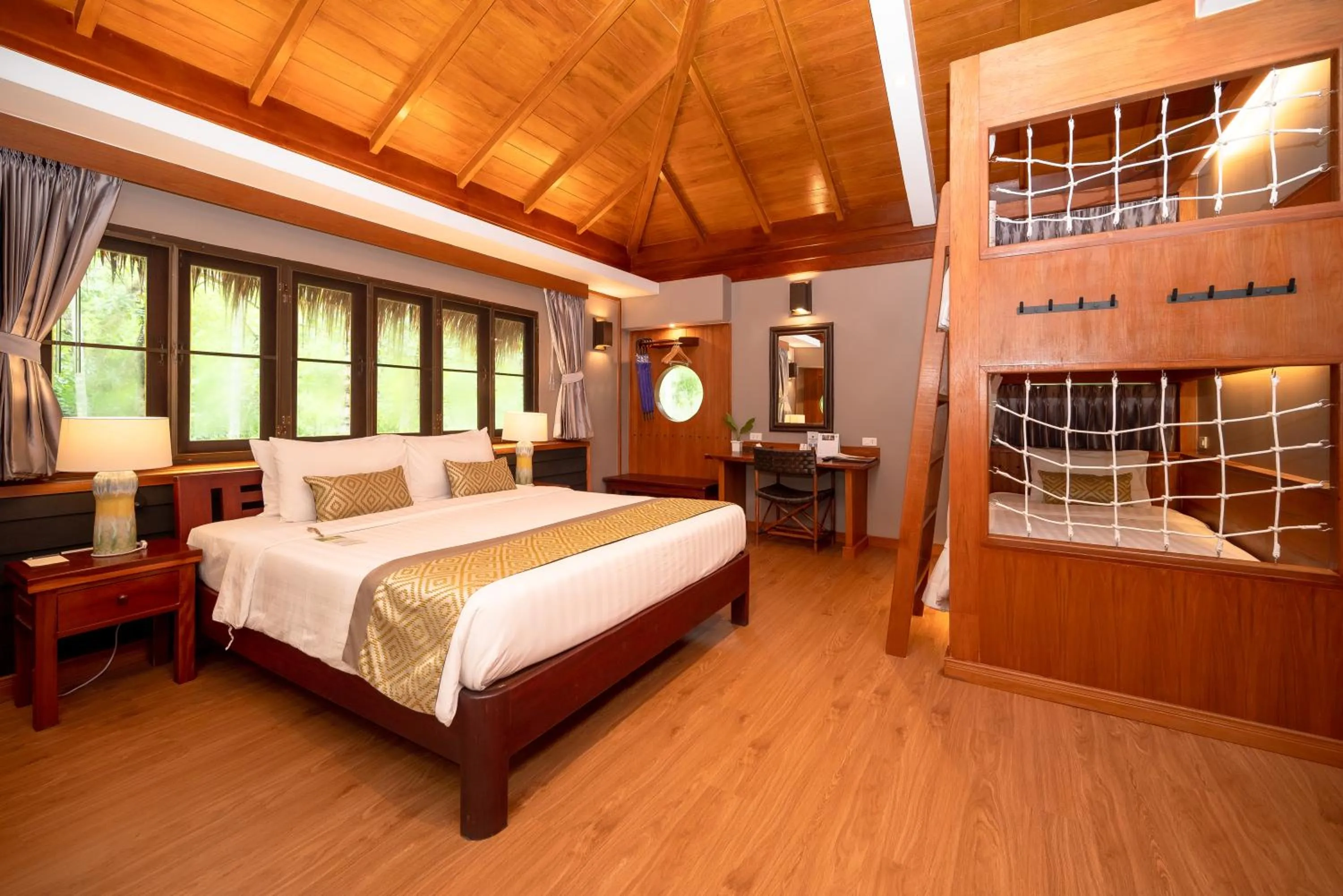 Photo of the whole room, Bed in River Kwai Resotel