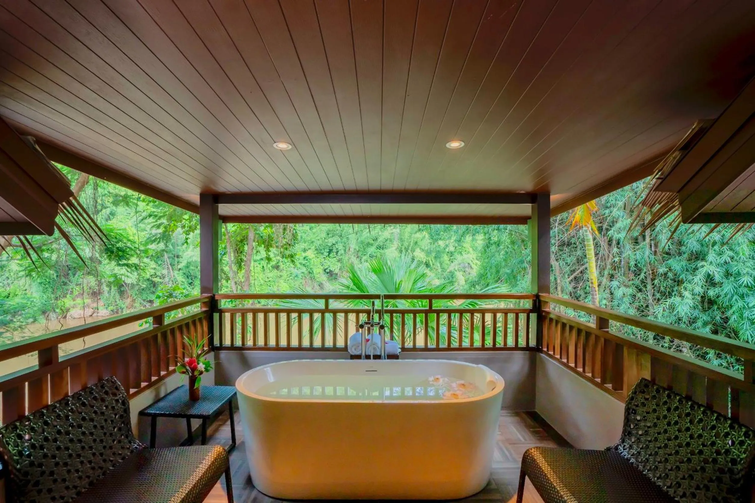 Bath in River Kwai Resotel